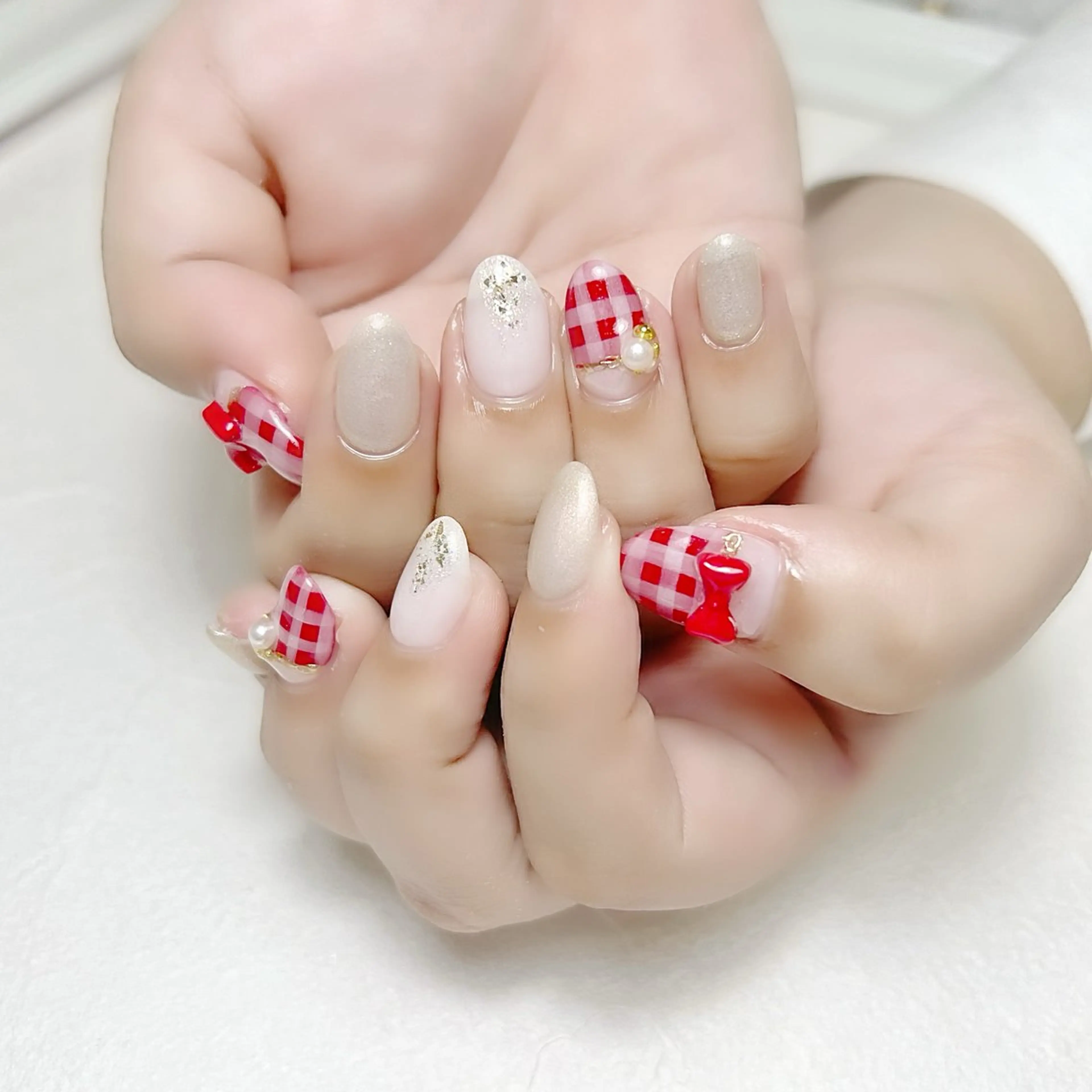 ネイル キラキラネイル マグネットネイル ミラーネイル 赤色 冬ネイル rouse nail RISATOのネイルデザイン