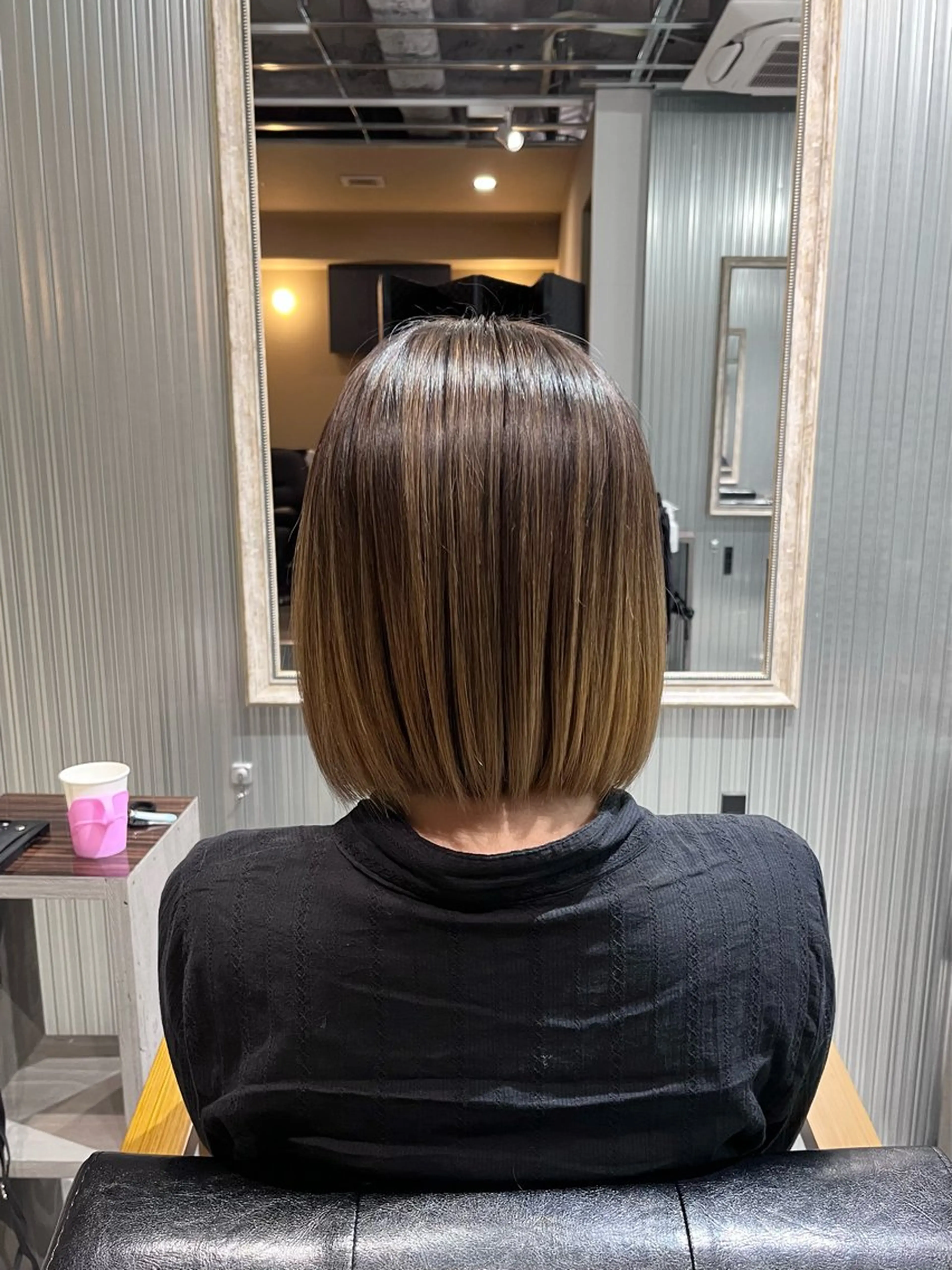 ショート カラー バレイヤージュ ベージュカラー ブリーチ 髪質改善 レイヤーカット KIZU 髪質改善 オカルト怪談のヘアスタイル