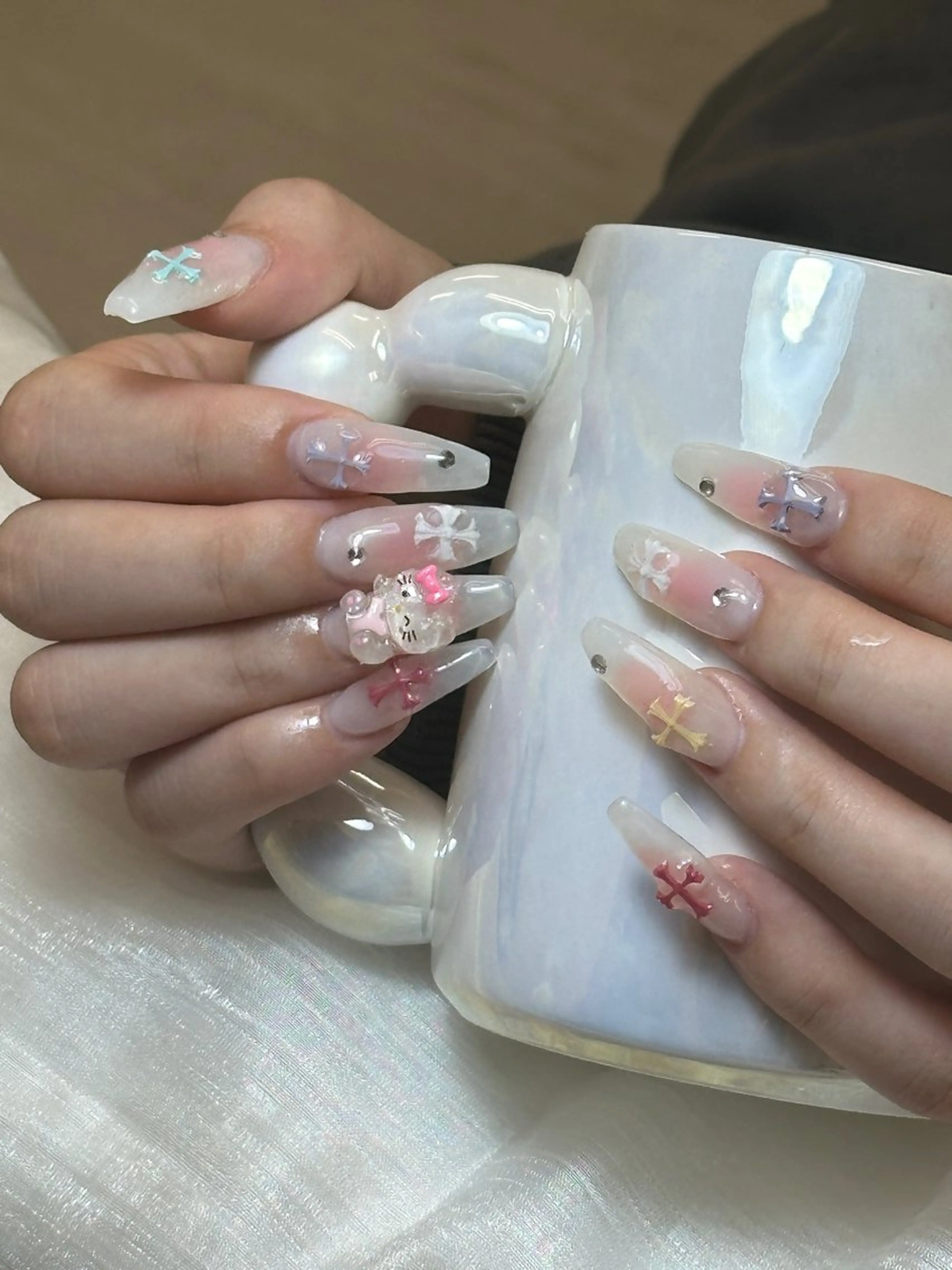 メンズ ネイル メンズ韓国風 アートネイル オーロラネイル チークネイル 長さ出し Anh 歌舞伎町のネイルデザイン