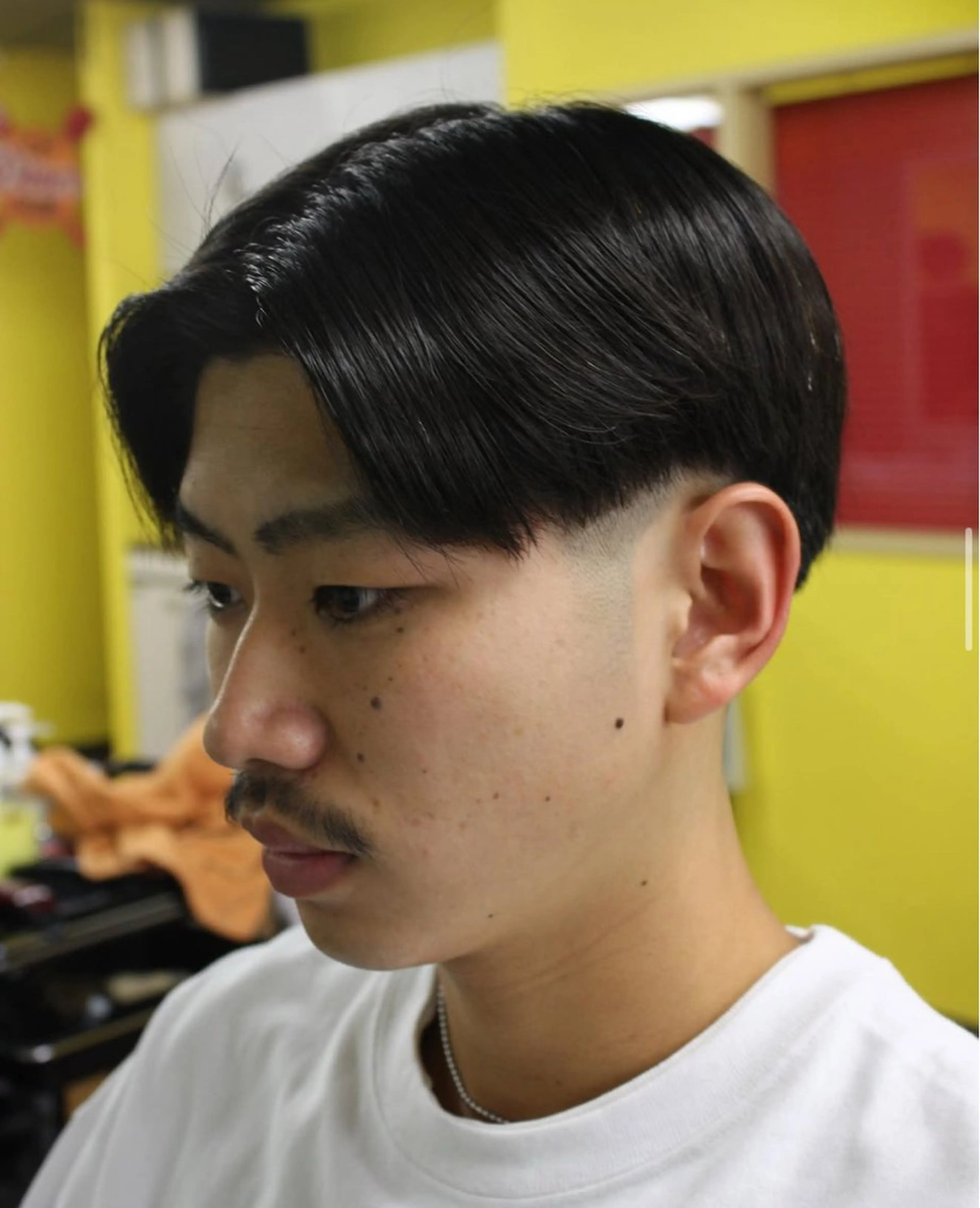 センターパート💈前髪を分けて大人っぽさと清潔感を出せるスタイル✨️※その後の顔剃り+シャンプーもやらせて頂きます！の写真