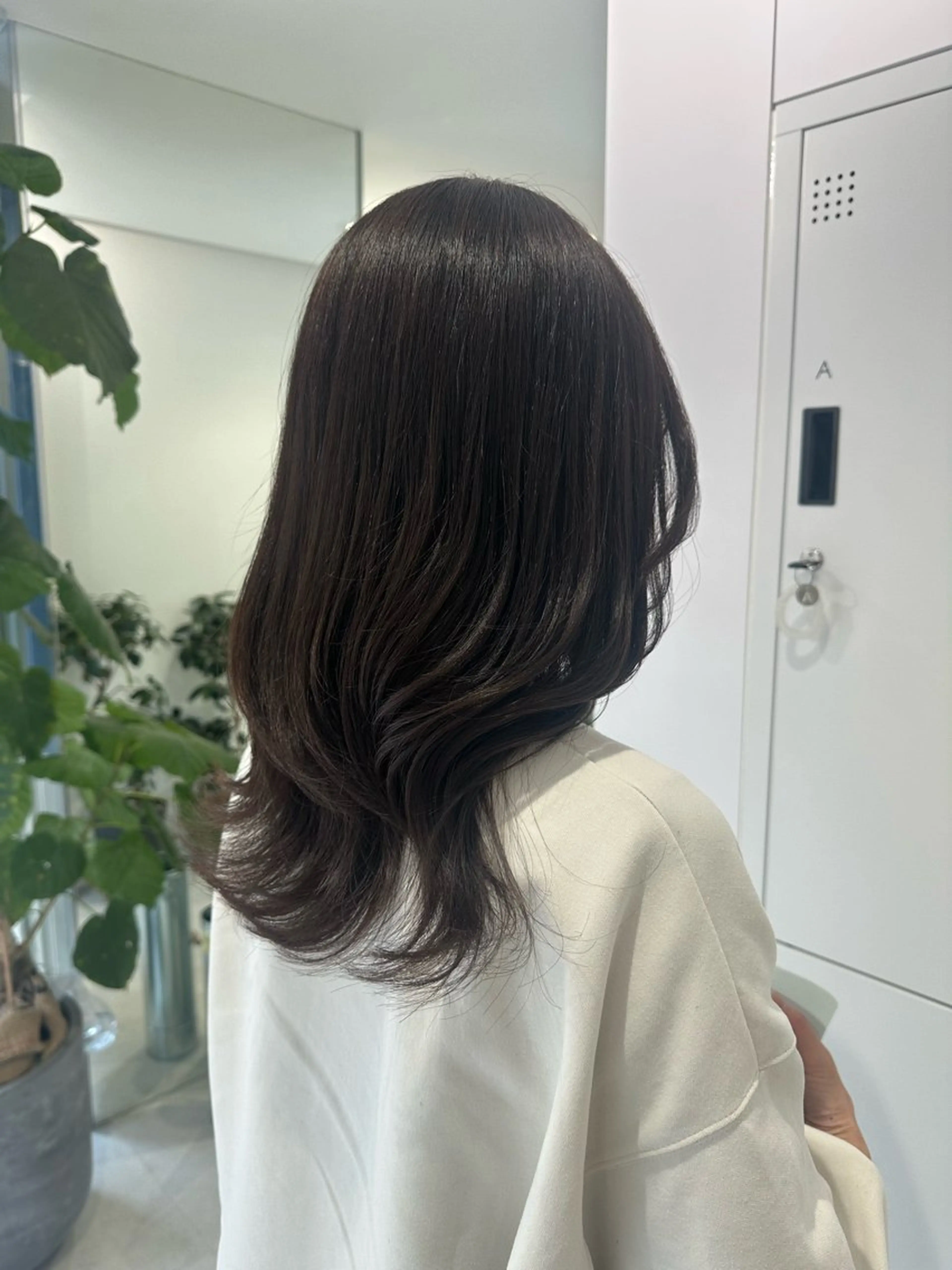 セミロング カット ヘアカラー トリートメント ヘアセット ya₥a/メンズカッ ト/透明感カラーのヘアスタイル