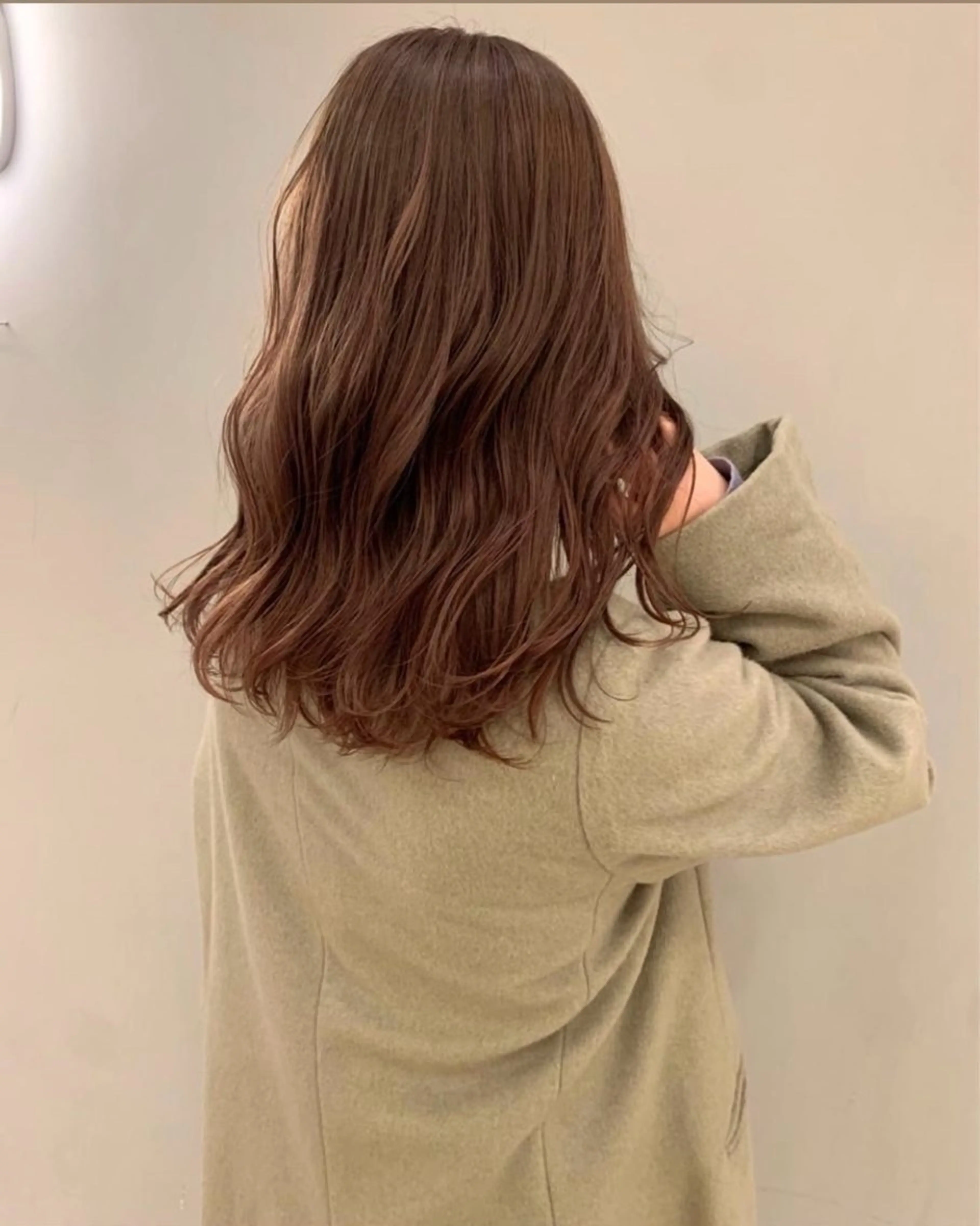 セミロング 太田代 桃のヘアスタイル