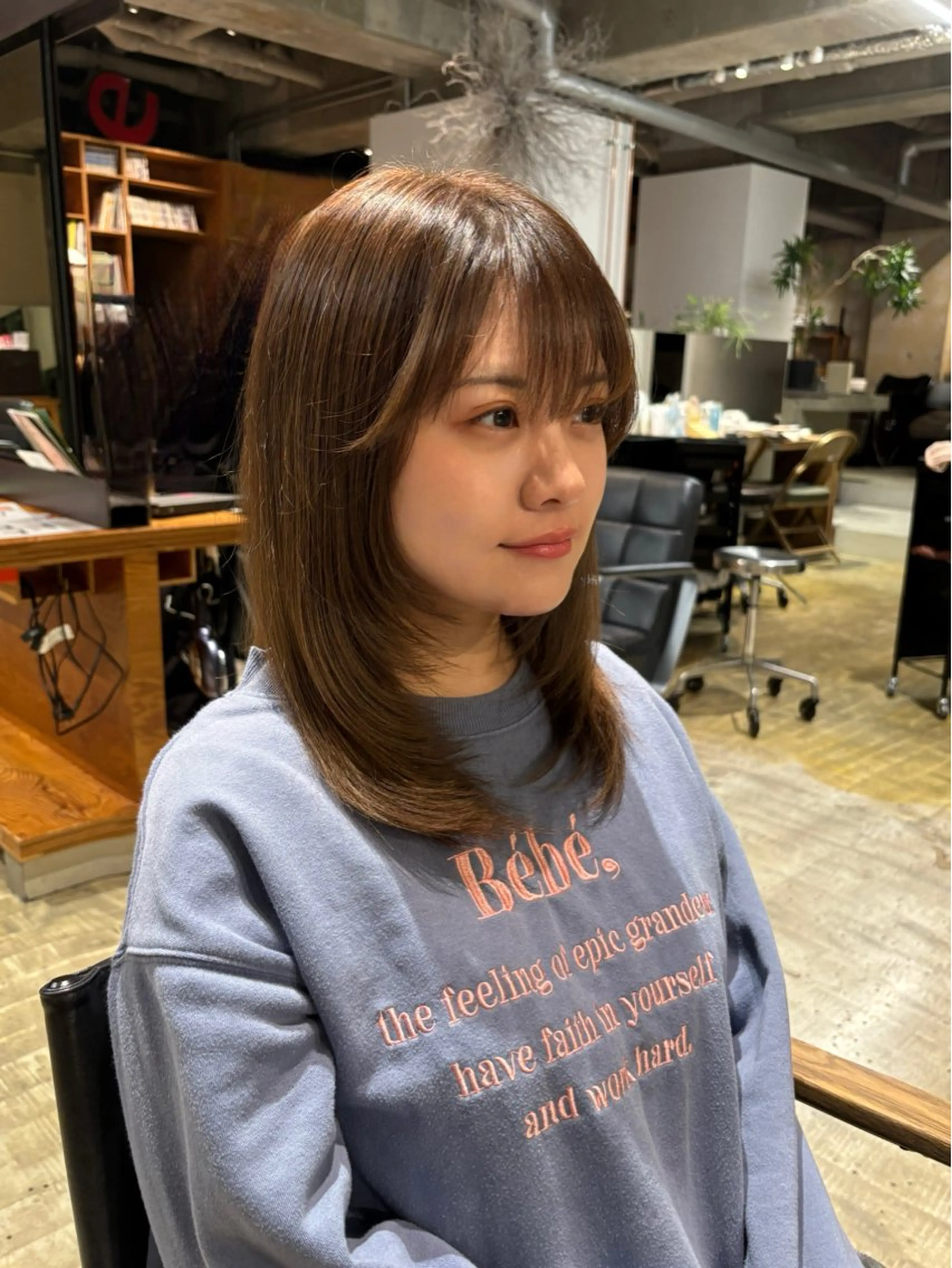 ミディアム カラー 渡邊 彩乃のヘアスタイル