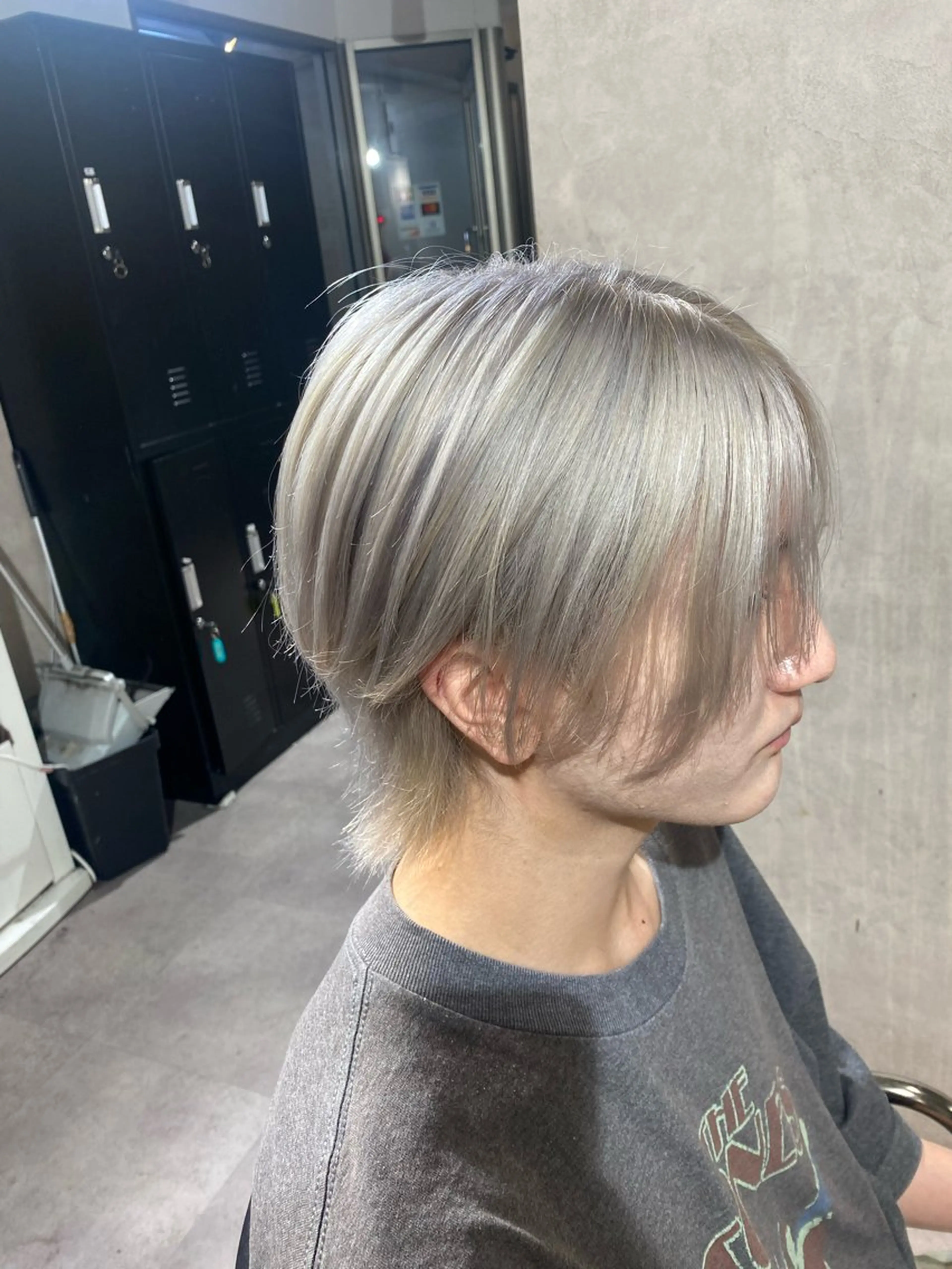 カラー シルバー ホワイトシルバー カット Seleneコウキ ブリーチ/ハイトーンのヘアスタイル