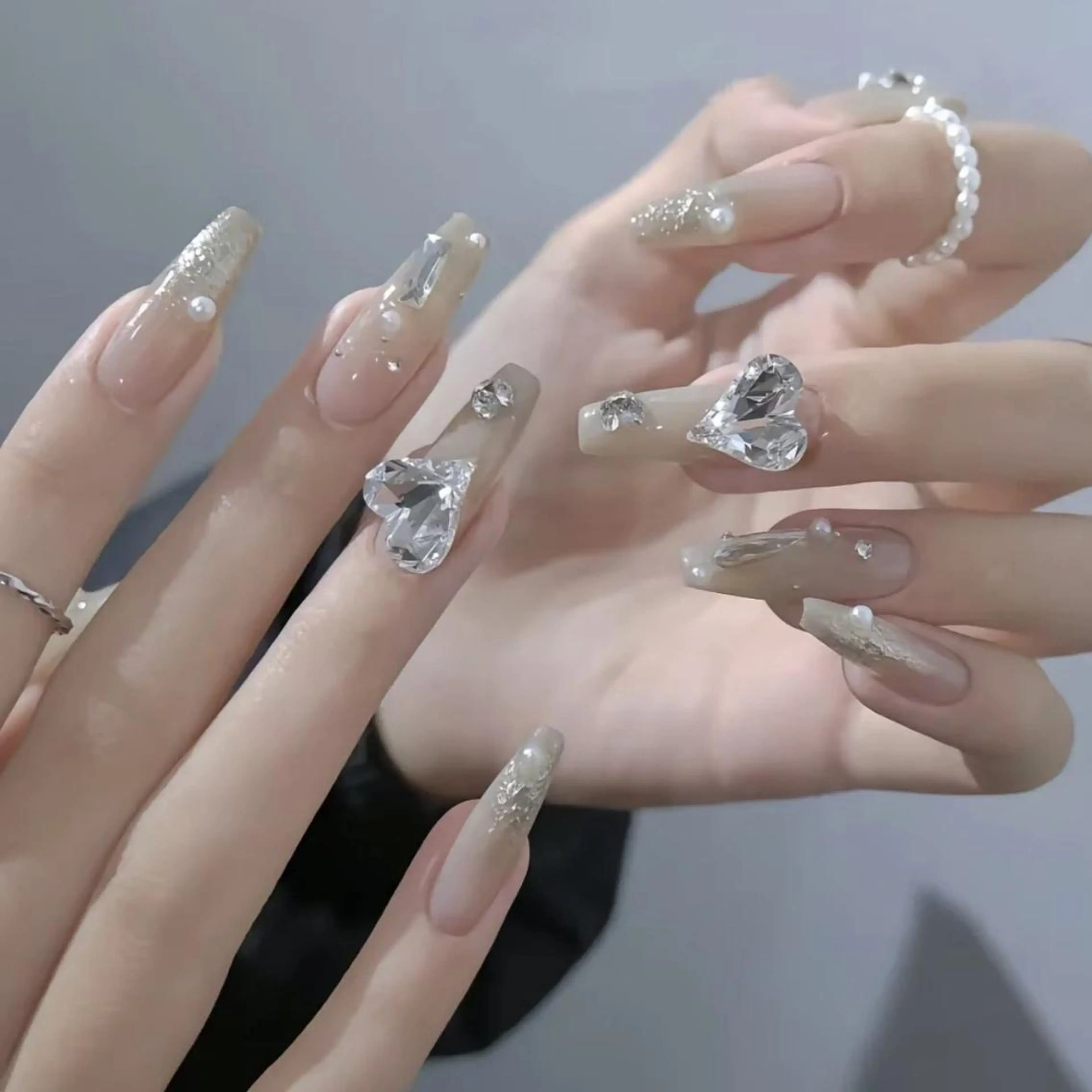 ネイル アートネイル 長さ出し ネイルチップ Queens テイのネイルデザイン