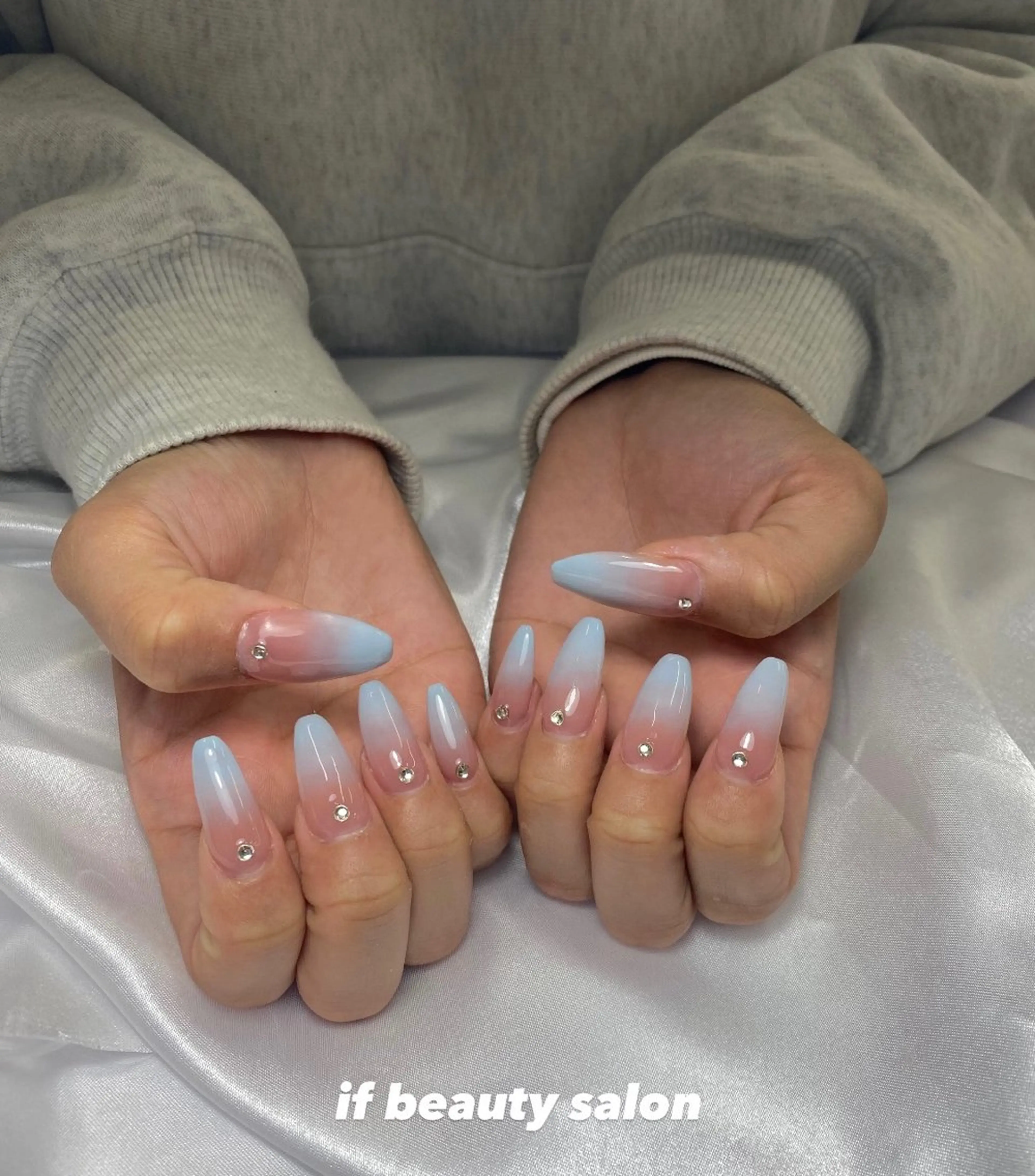 ネイル ブルー グラデーション ピンク 春ネイル ハンドネイル イフビューティ Yuimiのネイルデザイン