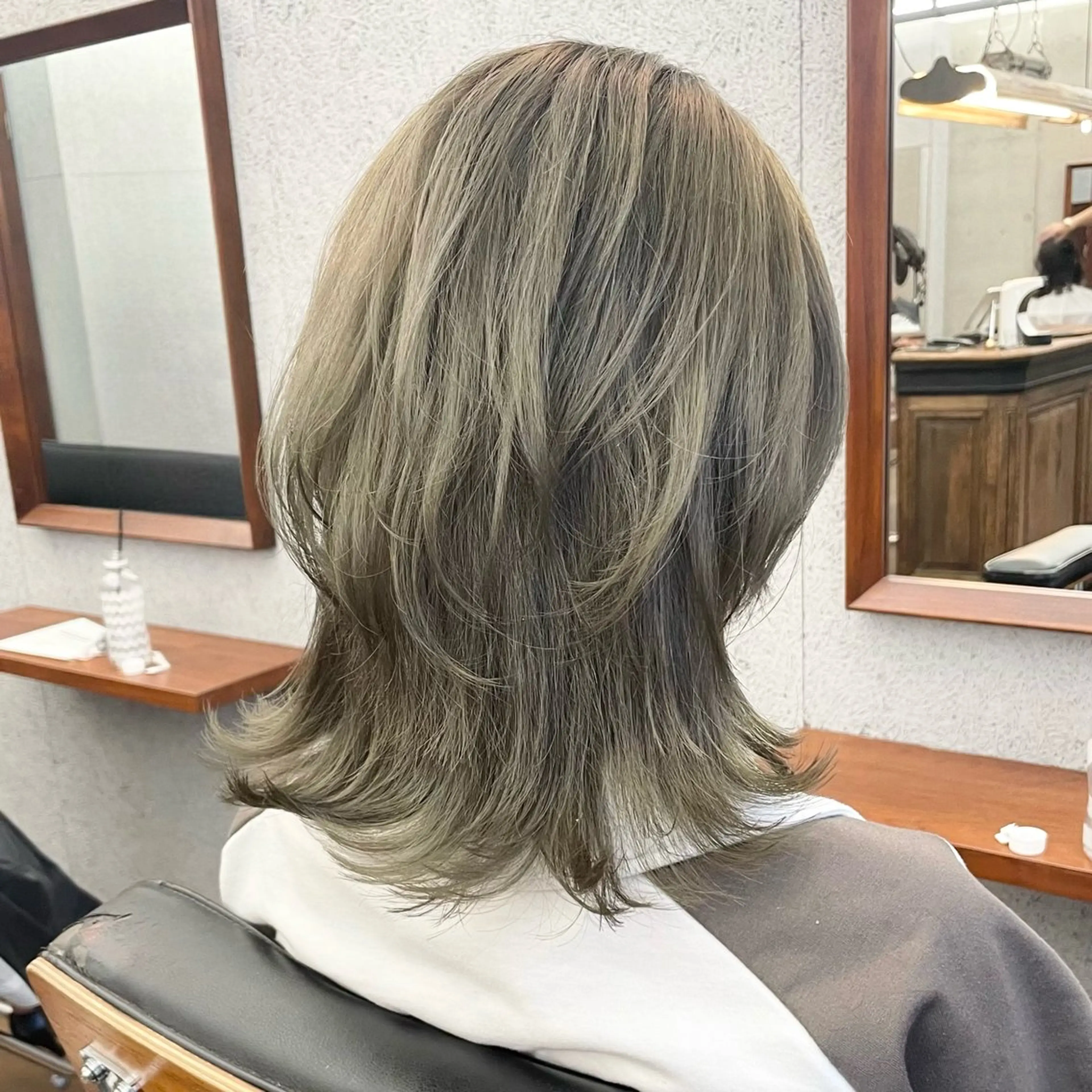 ミディアム カラー ミディアムレイヤー ベージュカラー オリーブベージュ レイヤーカット ウルフカット カット ヘアカラー トリートメント ヘアセット ✂︎ウルフ・ショート ✂︎MIKUNIのヘアスタイル