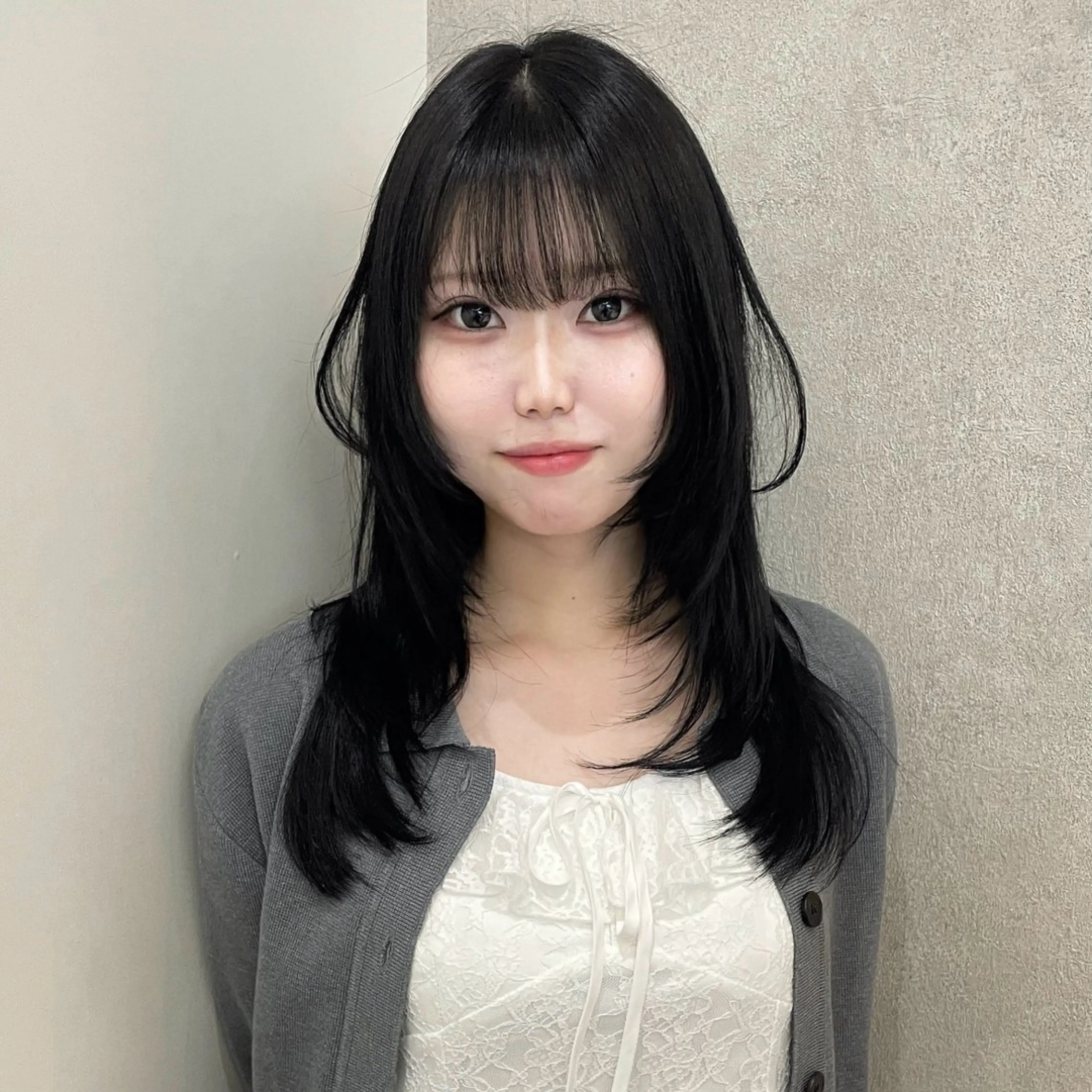 ミディアム カット ヘアカラー トリートメント ヘッドスパ ヘアセット ハッシュカット🖤 レイヤー/透けカラーのヘアスタイル