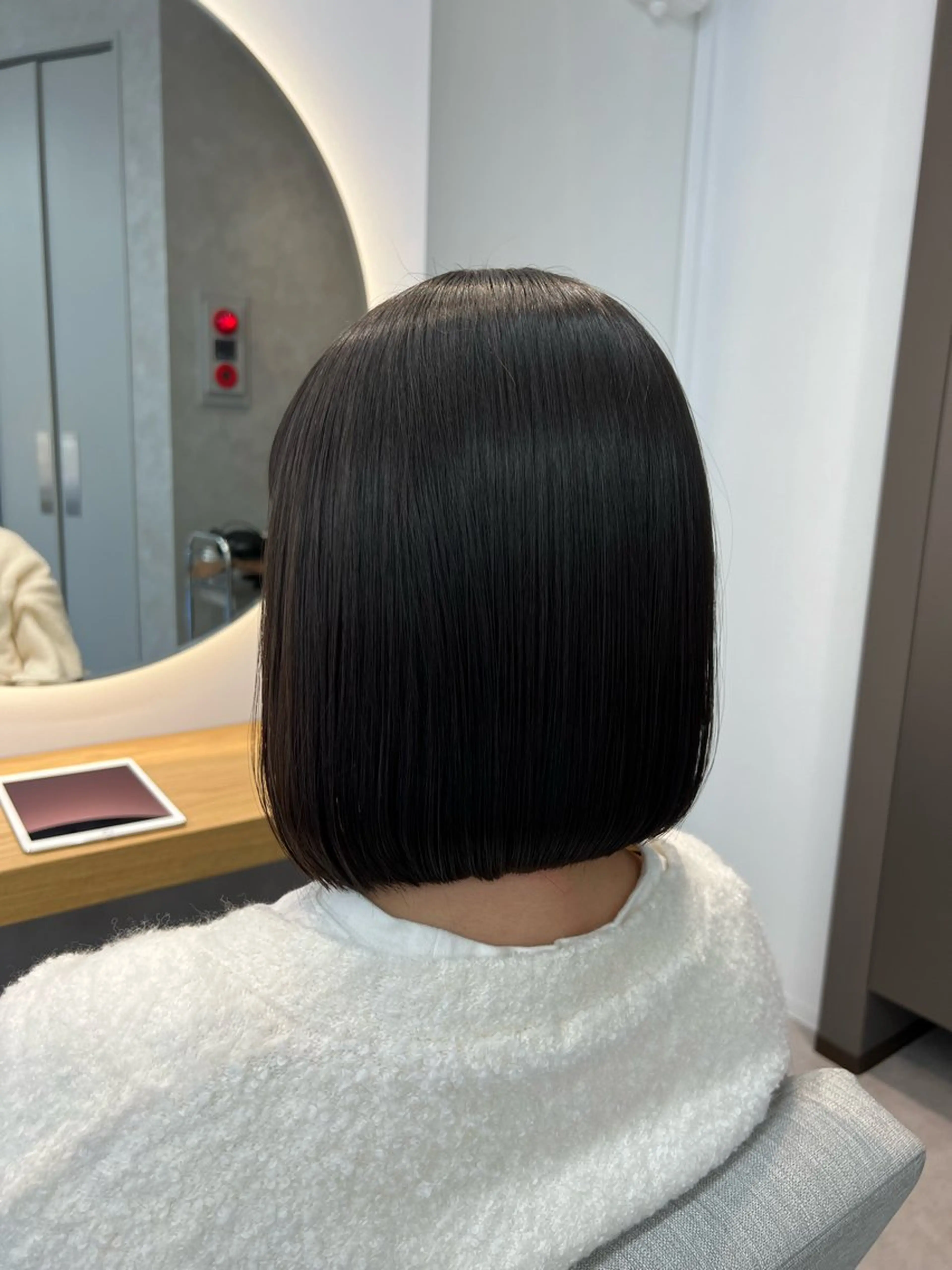 ミディアム カラー 小森聖奈 韓国風レイヤーカットのヘアスタイル