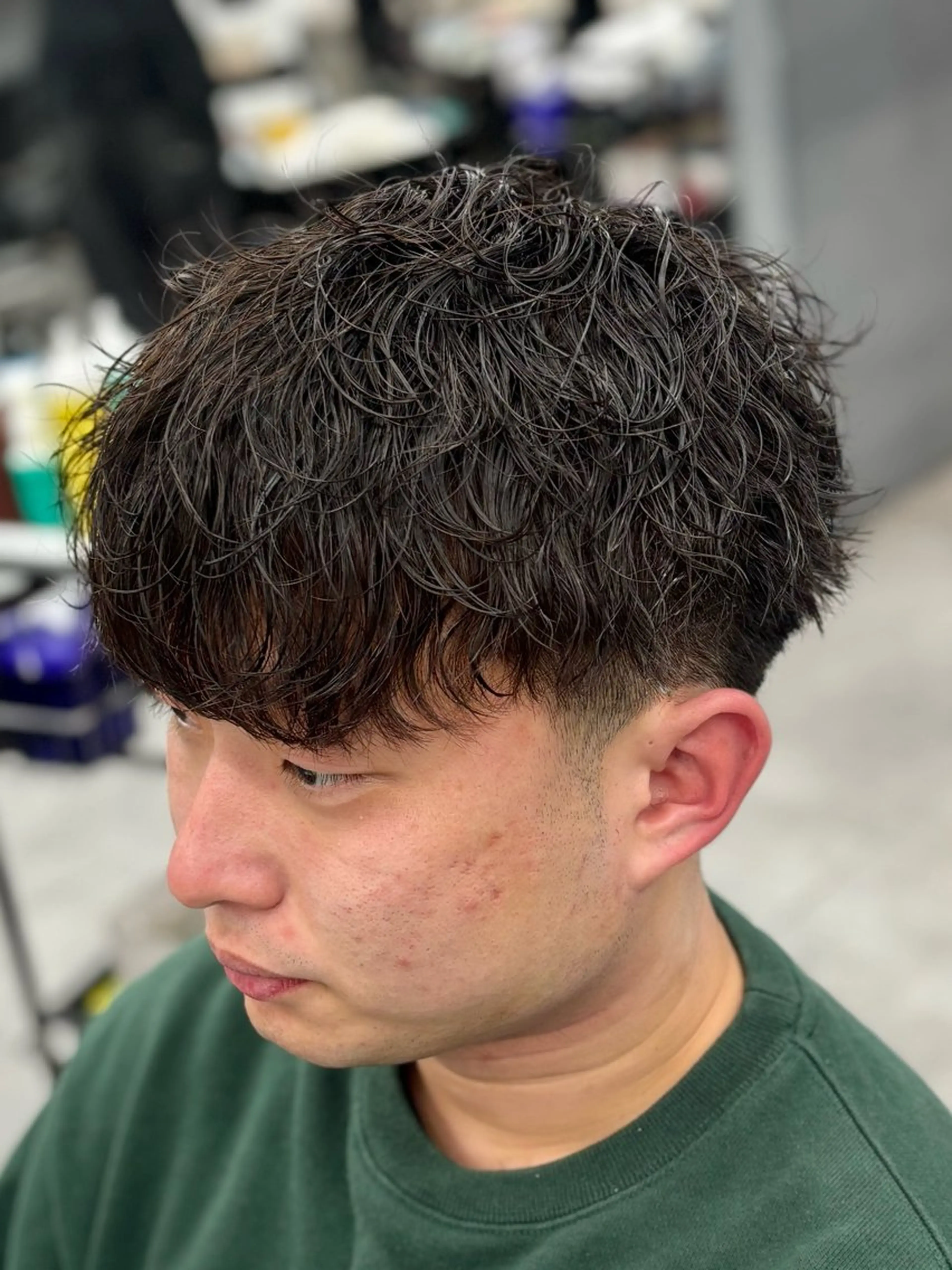 パーマ メンズ フェードカット メンズパーマ 刈り上げ カット パーマ 【ØVARL】🦁 メンズパーマ/レオのヘアスタイル