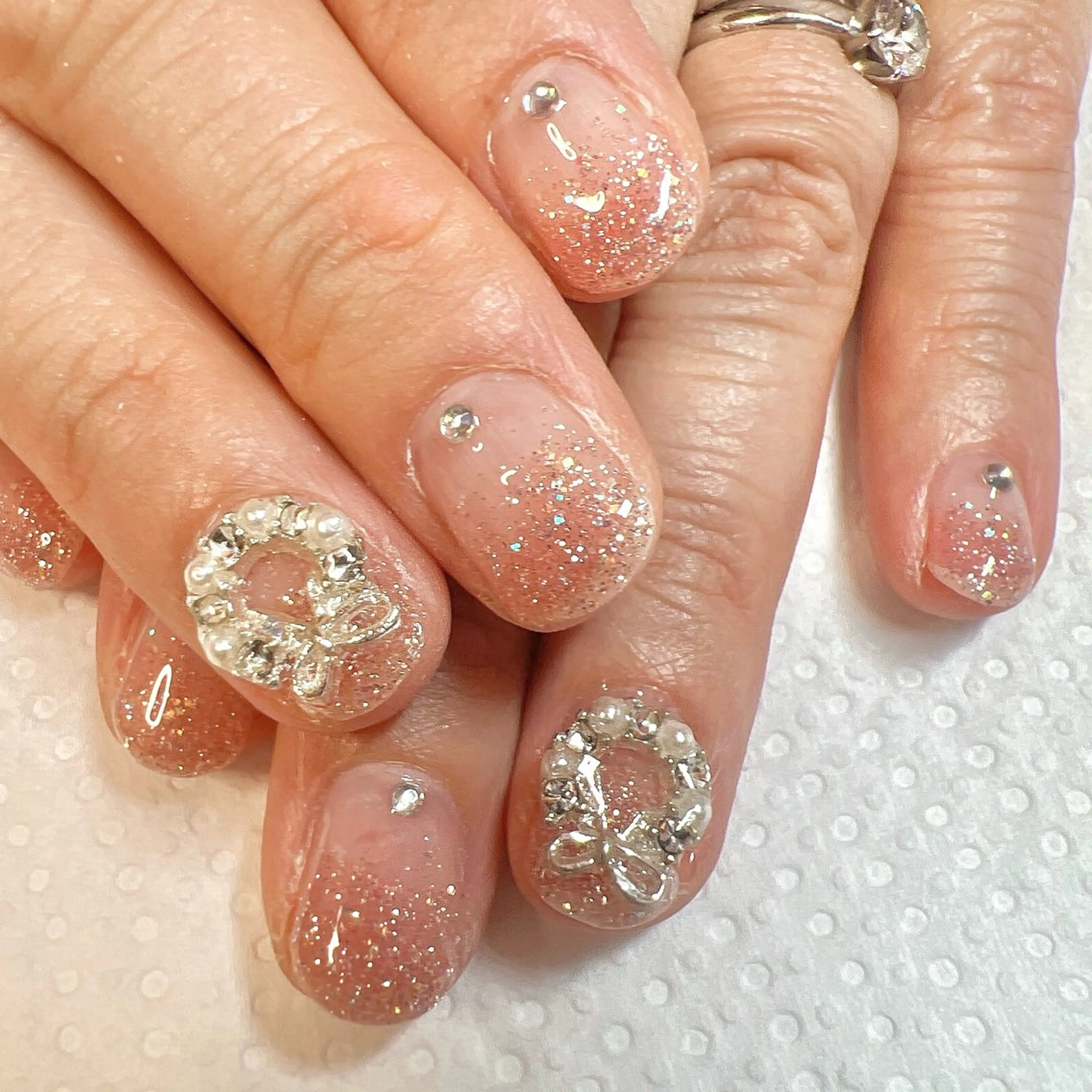 ネイル キャンアイドレッシー六本木店所属・MIKA／耳ツボ ／マグネットネイルのネイルデザイン