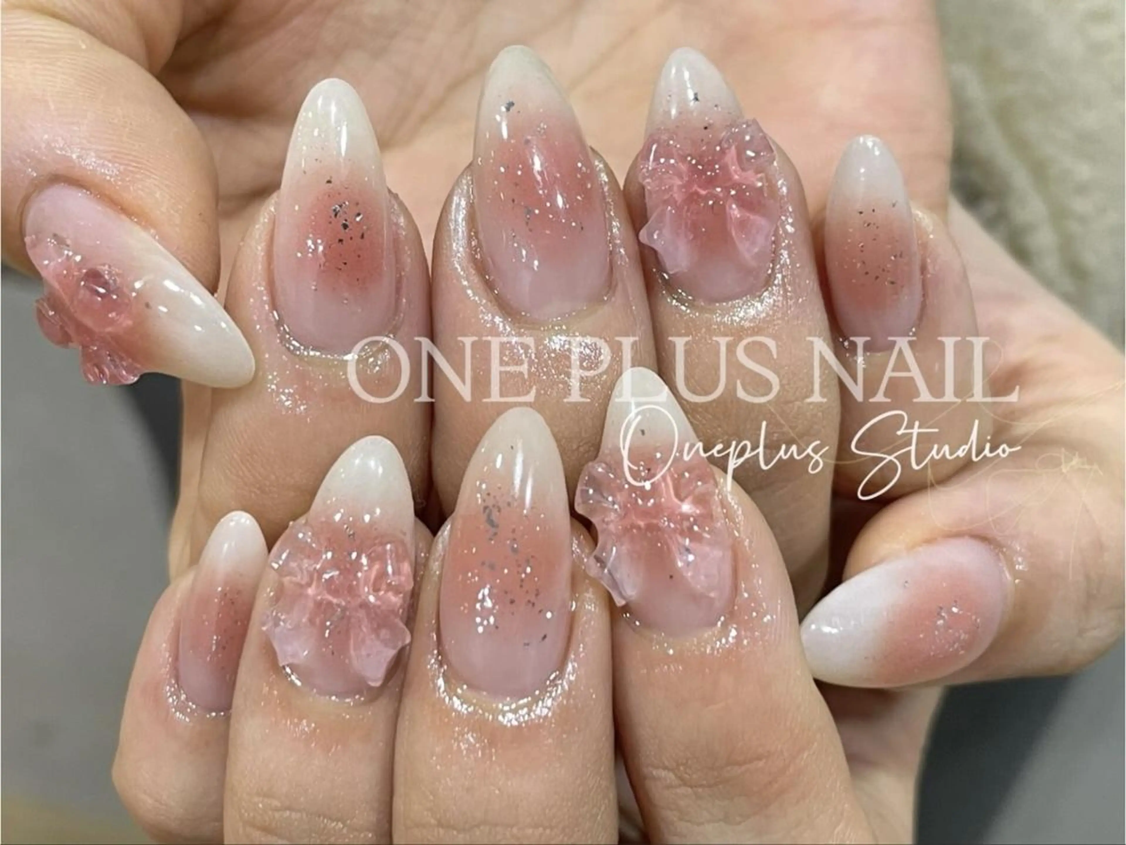 ネイル アートネイル ジェルネイル グラデーション ハート 持ち込み One Plus Nail Salonのネイルデザイン