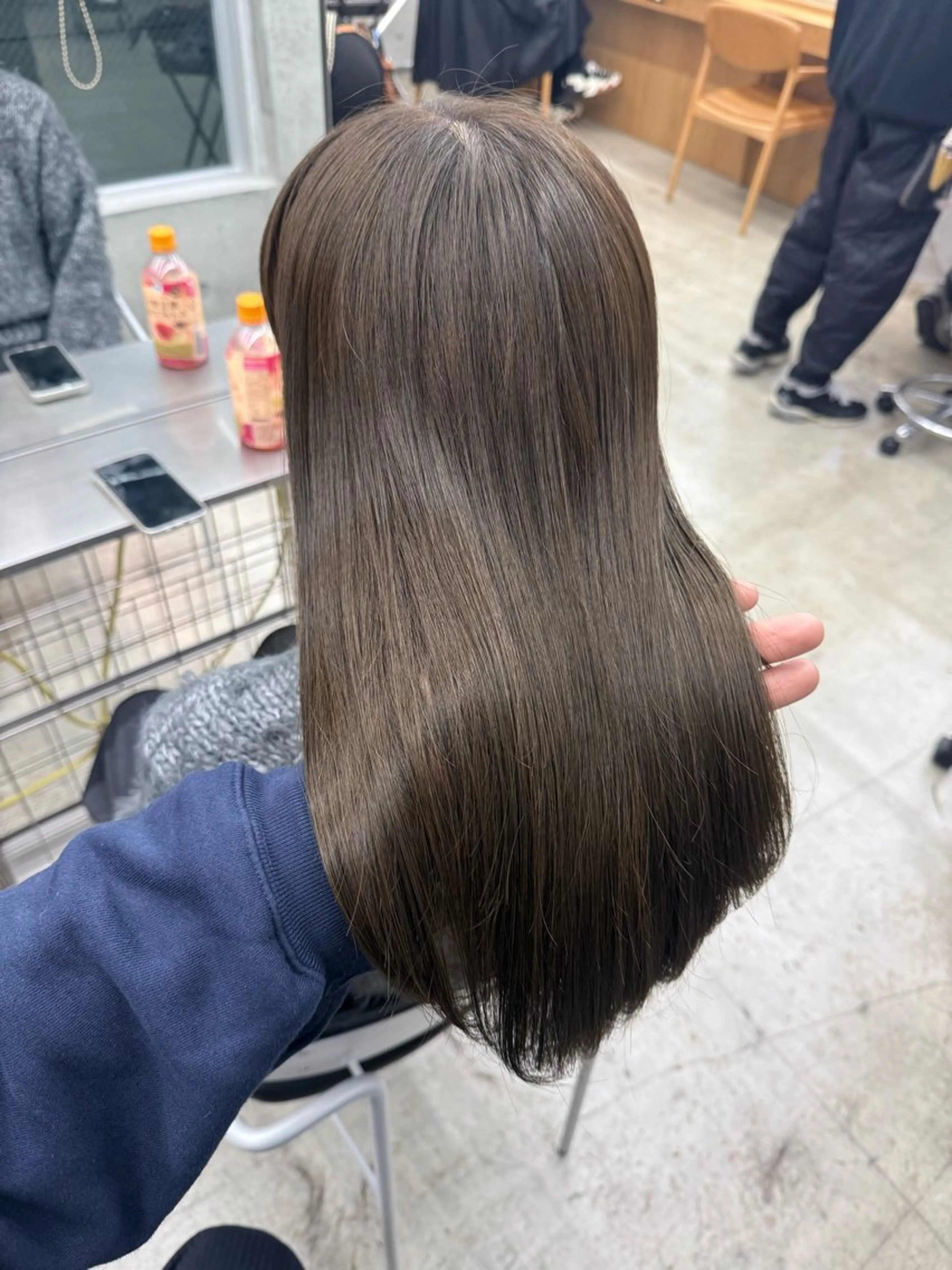 ロング カラー パーマ ロングレイヤー アッシュ ベージュカラー ブリーチ 透明感カラー カット 縮毛矯正 トリートメント 誰より丁寧なカット/ 小林輝/レイヤーのヘアスタイル