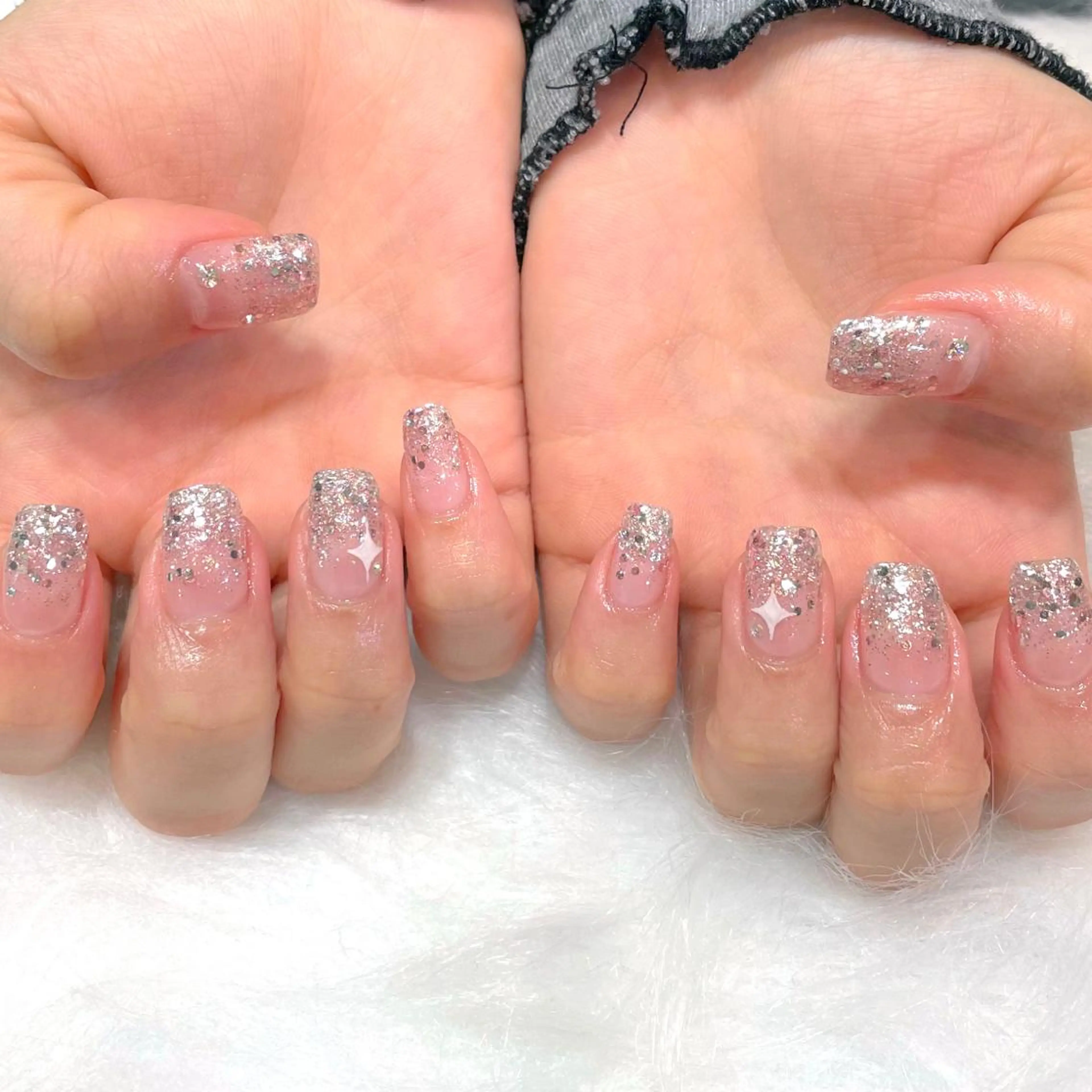 ネイル アートネイル グラデーション ラメ(グリッター) ラメグラデーション ストーンネイル MADDY NAILS所属・MADDYNAILS ✴︎柏痛ネイルのネイルデザイン