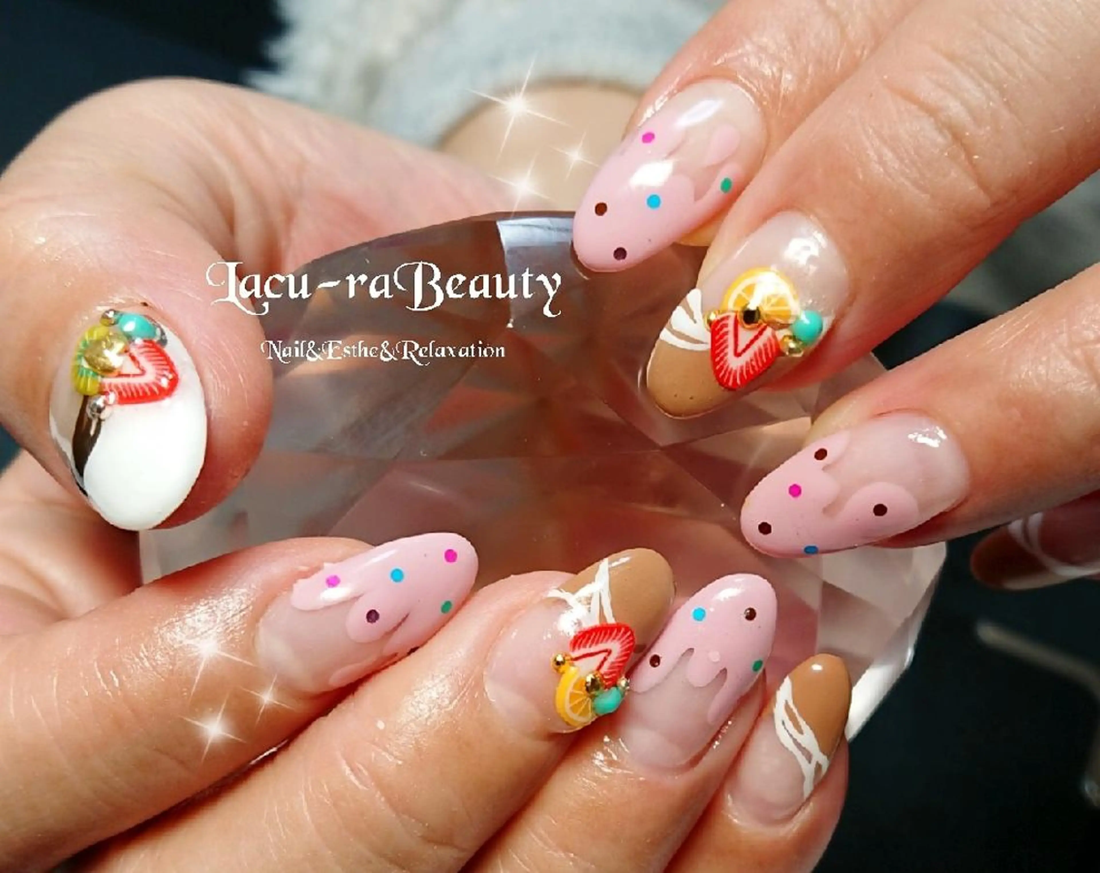 ネイル 小顔と腸の専門店 ラクーラビューティのエステ・リラクイメージ
