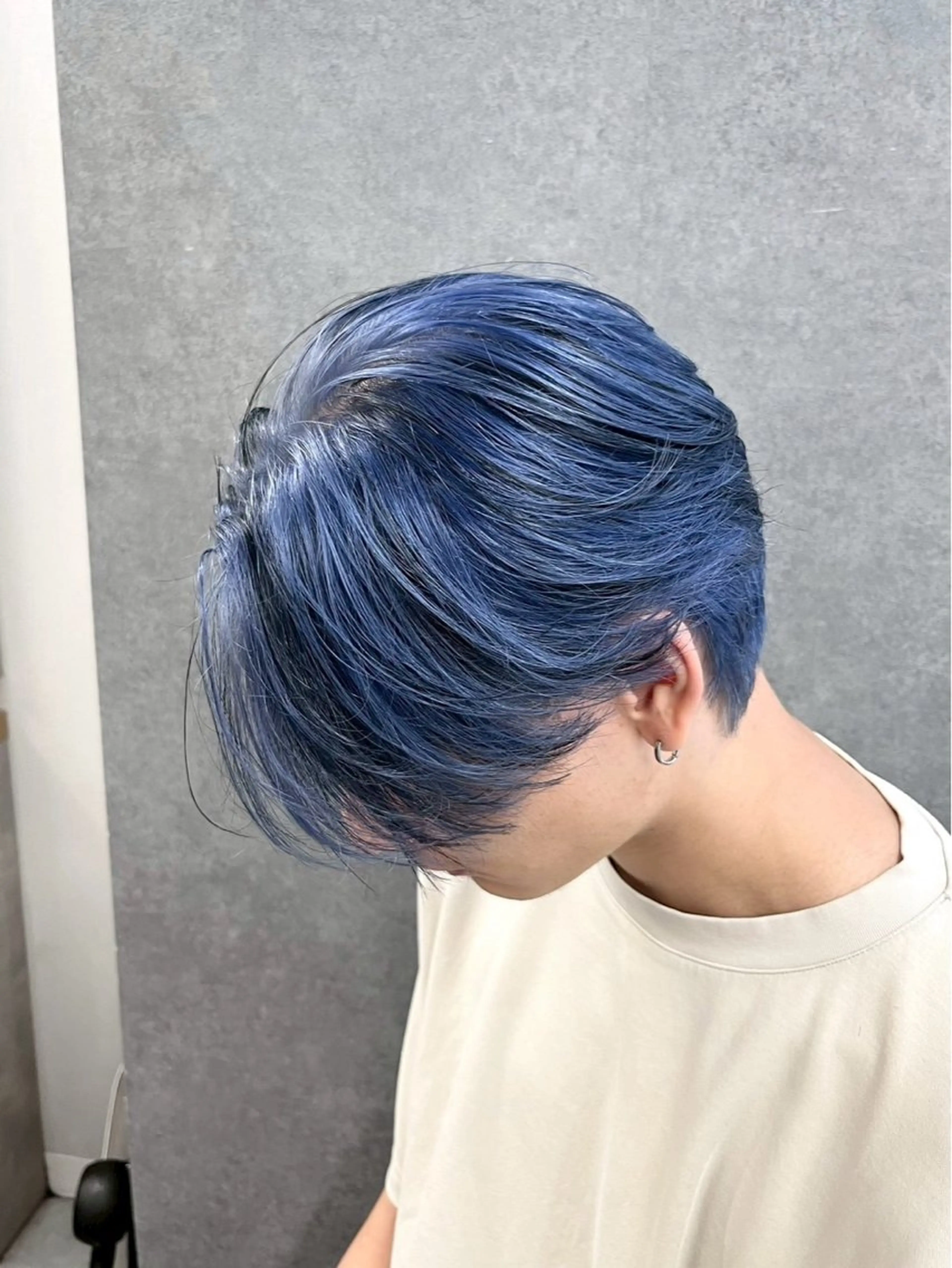 カラー メンズ メンズブリーチ 黒髪 ブリーチ ブルーカラー ヘアカラー AITOKYO たけし／メンズのヘアスタイル