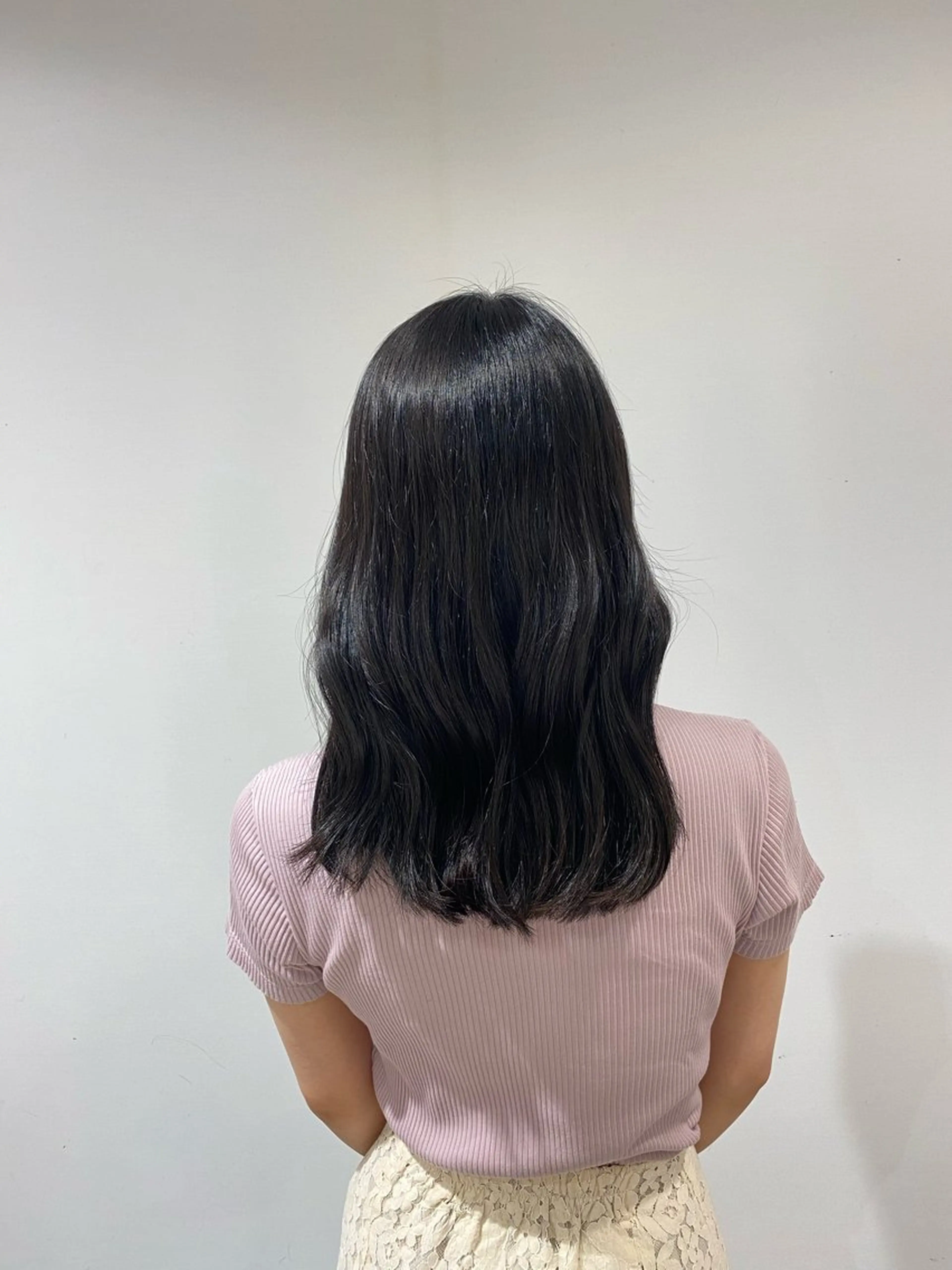 ミディアム カラー mei / 艶カラー ミディアム レイヤーのヘアスタイル