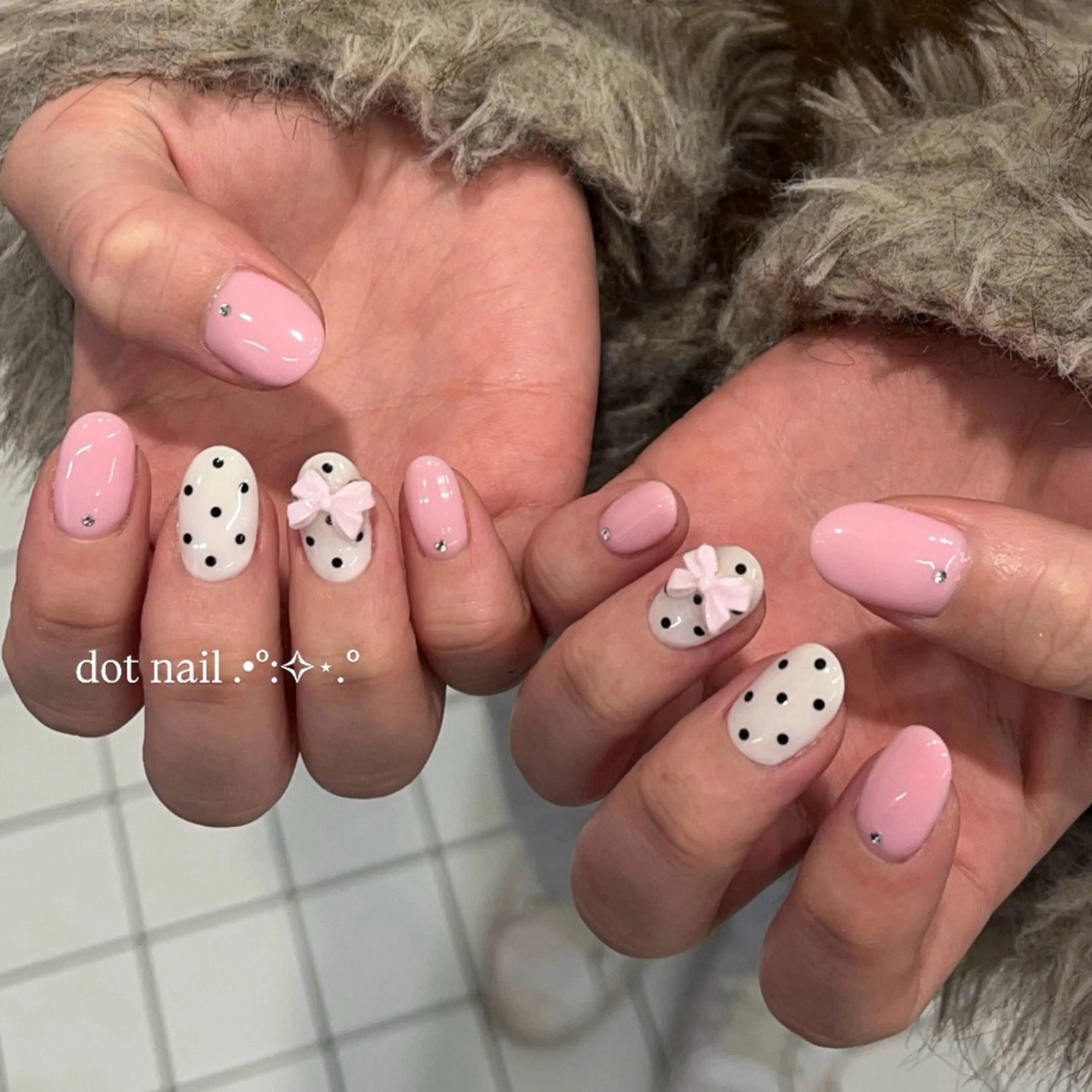 ネイル ドット キラキラネイル ロングネイル リボン 冬ネイル ハンドネイル eight nail 春菜のネイルデザイン