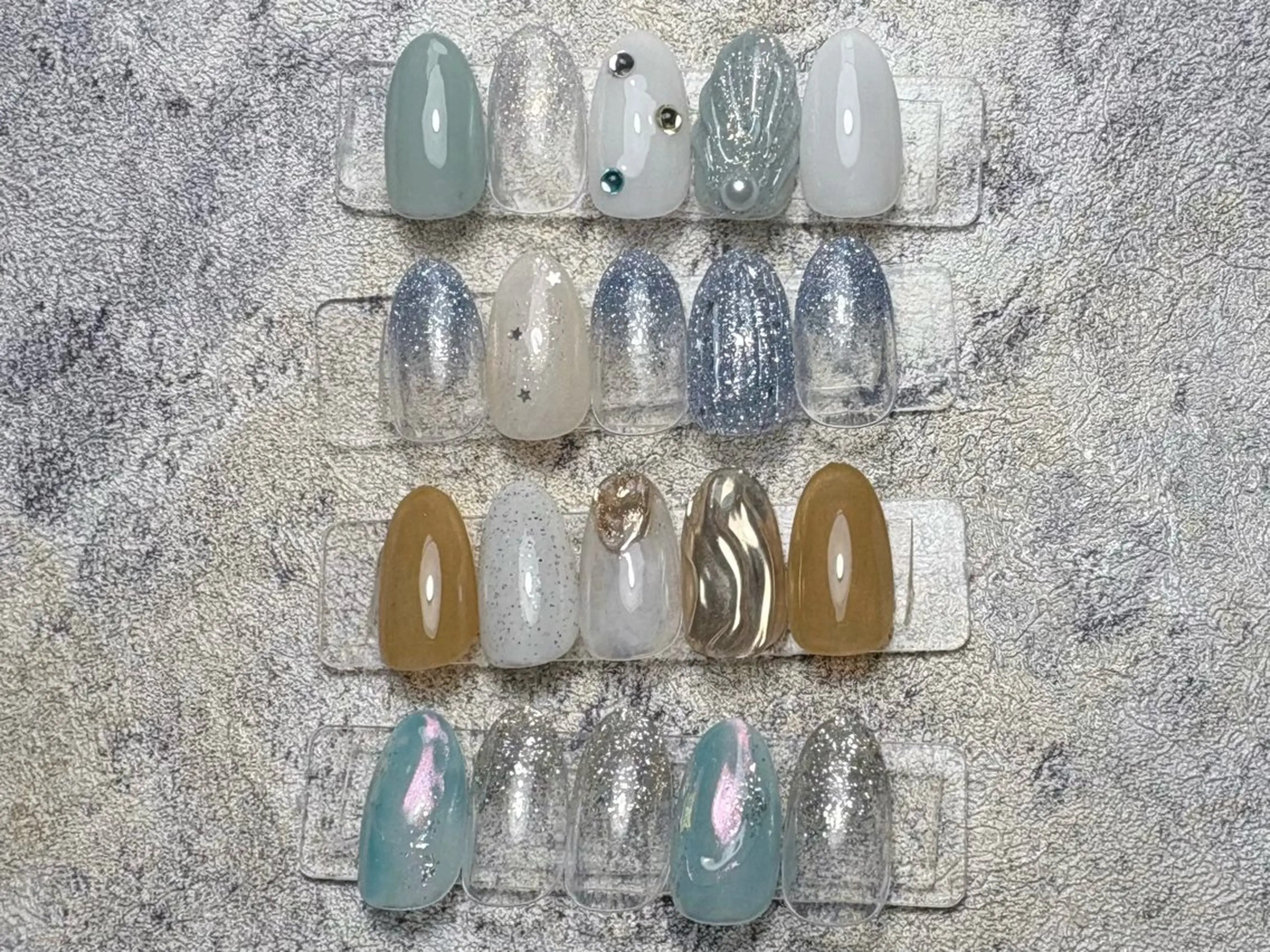 ネイル オーロラネイル チークネイル フレンチネイル ジェルネイル ガラスフレンチ ハンドネイル ハンドケア Nail Jolie所属・Nail Jolieのネイルデザイン