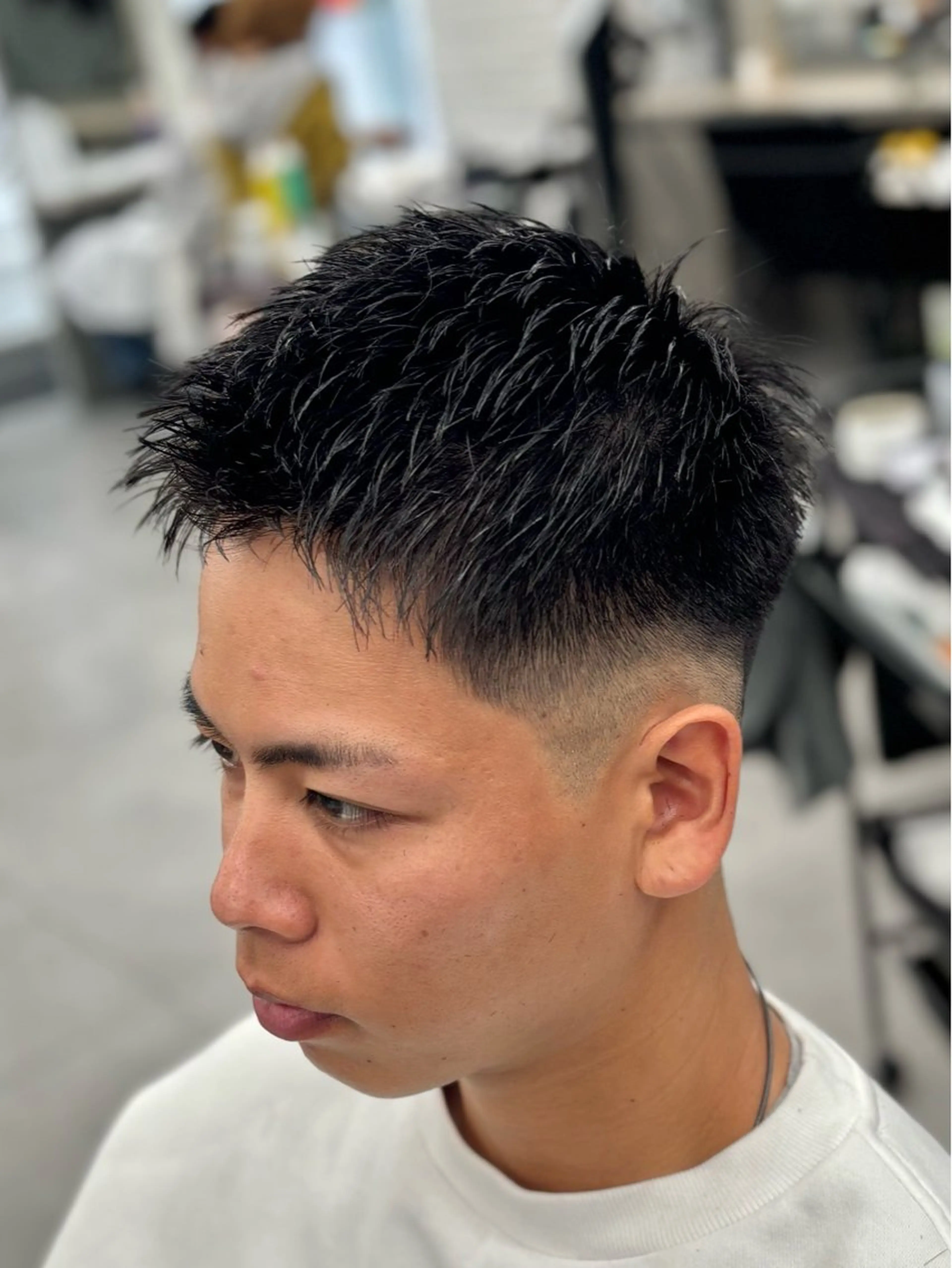 パーマ メンズ ビジネス フェードカット メンズショート カット 【ØVARL】🦁 メンズパーマ/レオのヘアスタイル