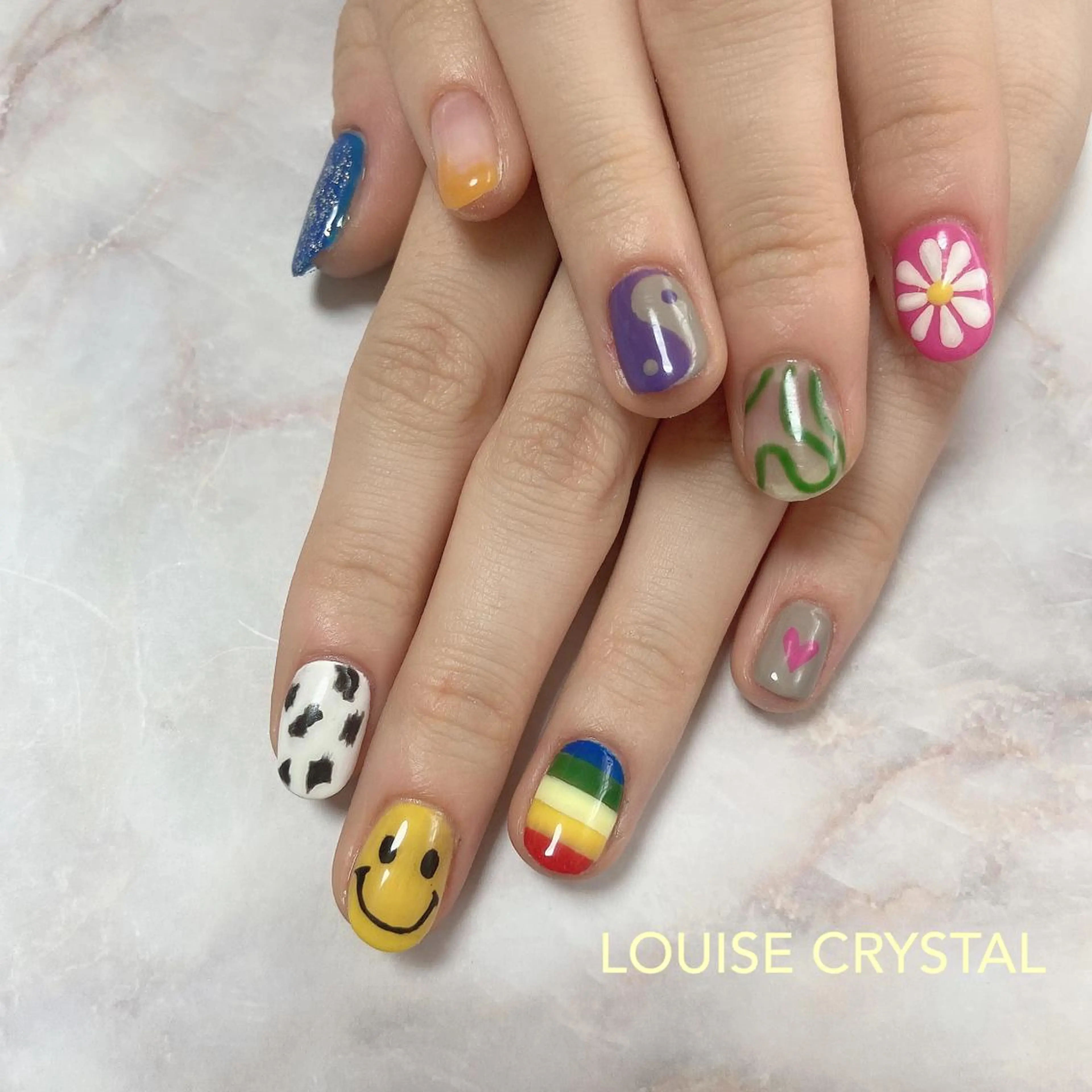 ネイル ハンドネイル LOUISE CRYSTALのネイルデザイン