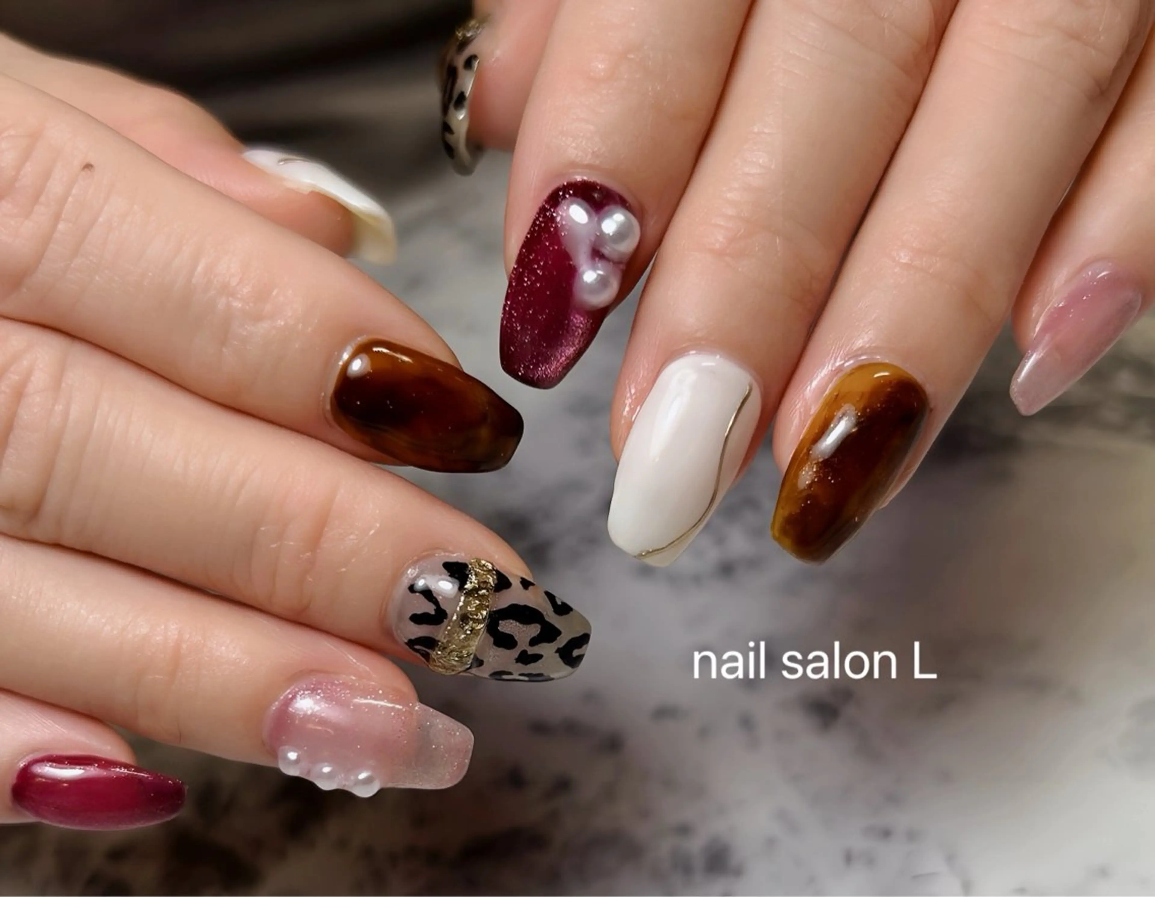 ネイル べっ甲ネイル マグネットネイル 持ち込み ハンドネイル 吉川市 ネイルサロンLのネイルデザイン