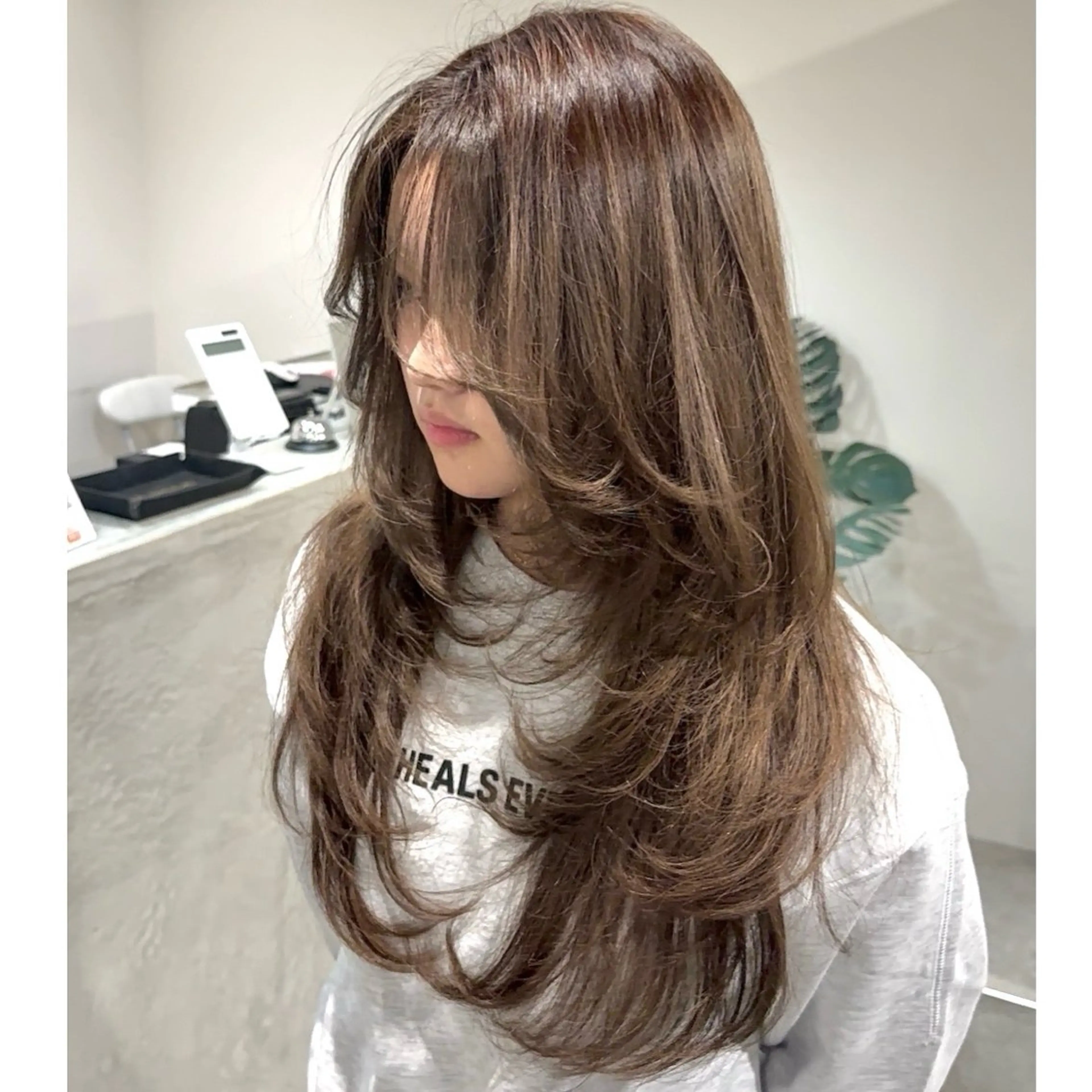 ロング ヘアカラー トリートメント EMMA🤍 CIERA.心斎橋のヘアスタイル