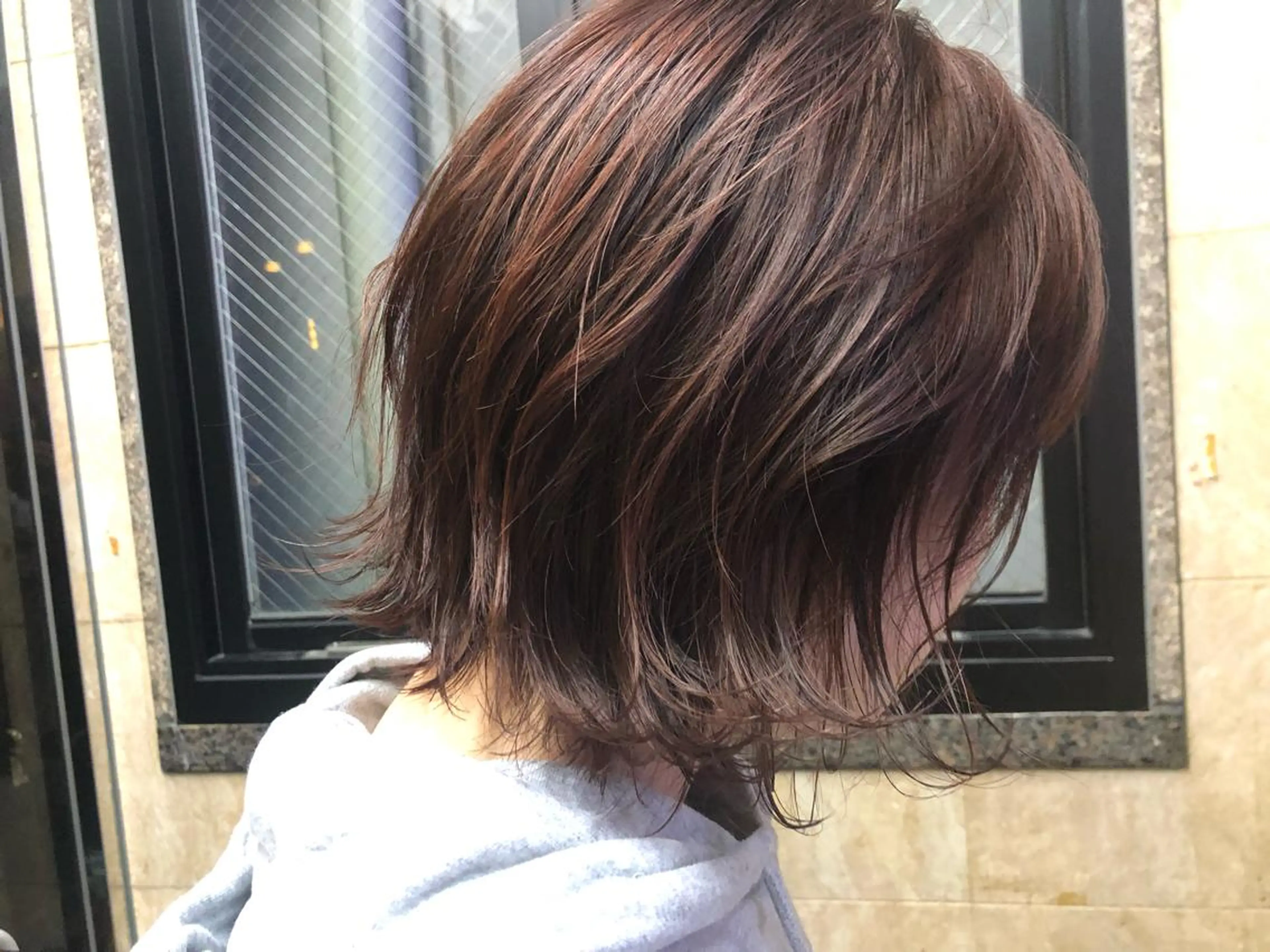 ショート カラー パーマ ヘアアレンジ ベージュカラー ヘアカラー トリートメント TOMO GEEKS代表のヘアスタイル