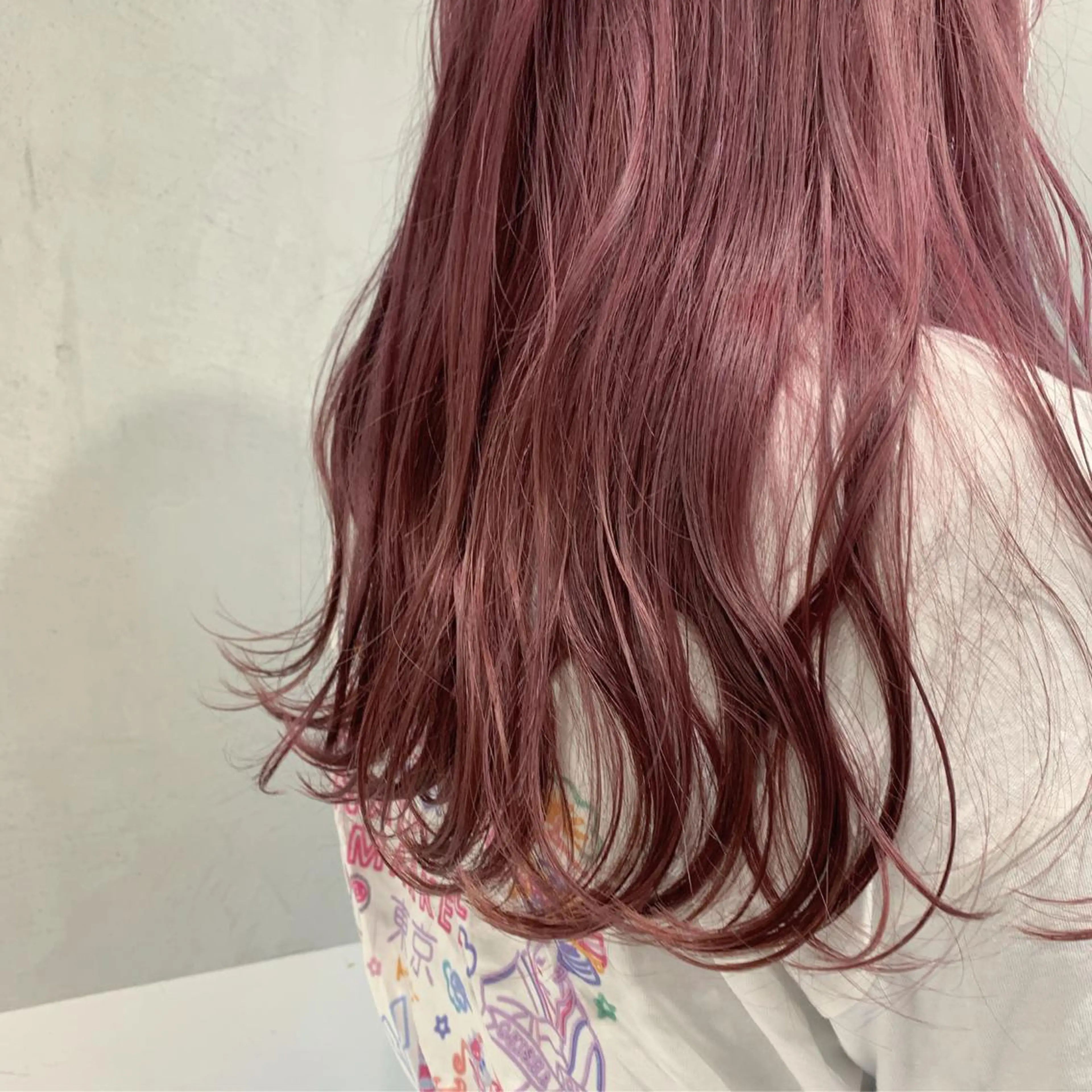 ロング カラー ブリーチ ピンクカラー ピンクパープル パープルカラー minami🪷 暖色カラーのヘアスタイル