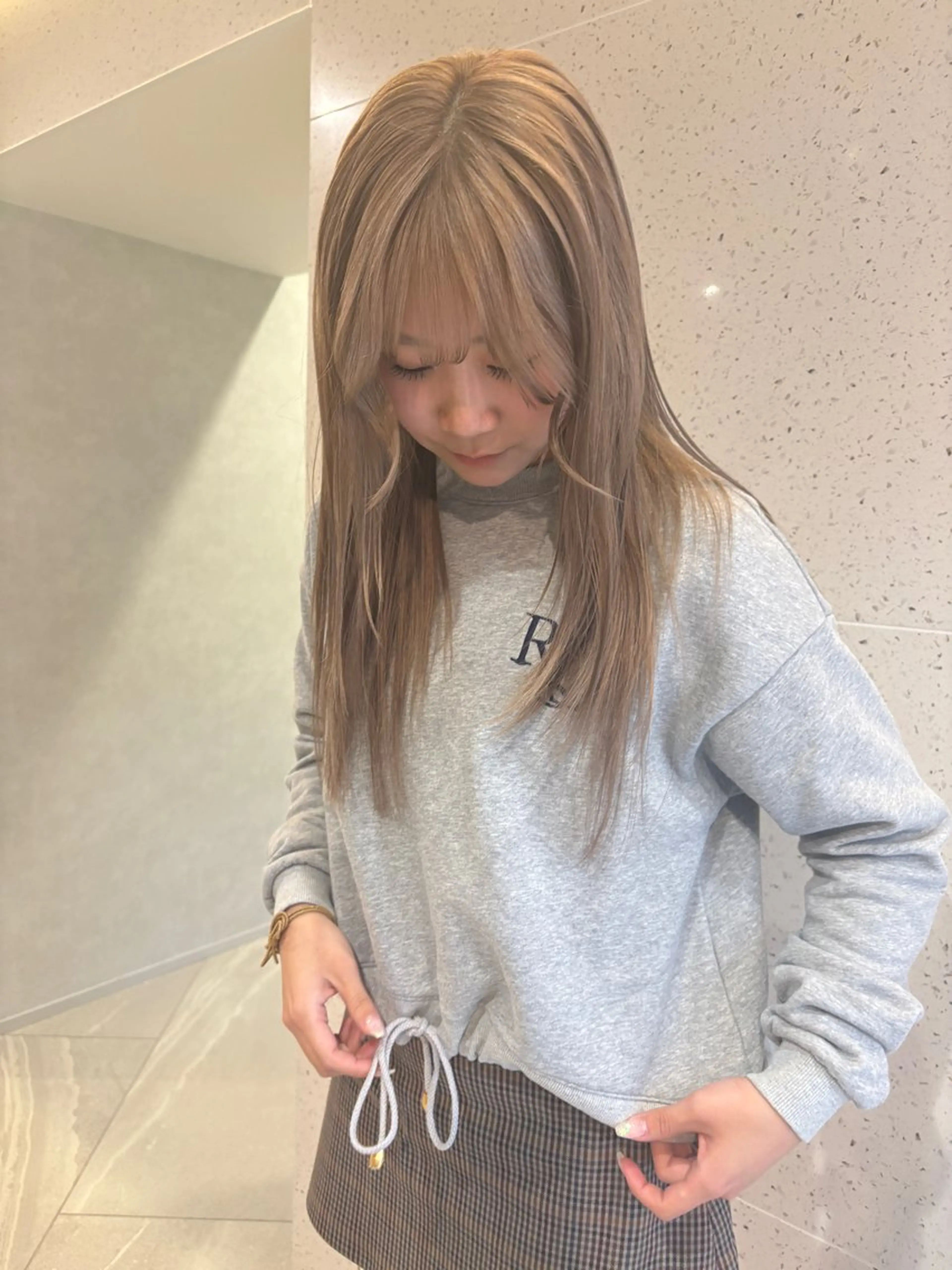 セミロング 顔周りカット 似合わせカット ヘアカラー トリートメント 梅田/レイヤーカット /ミルクティーカラーのヘアスタイル