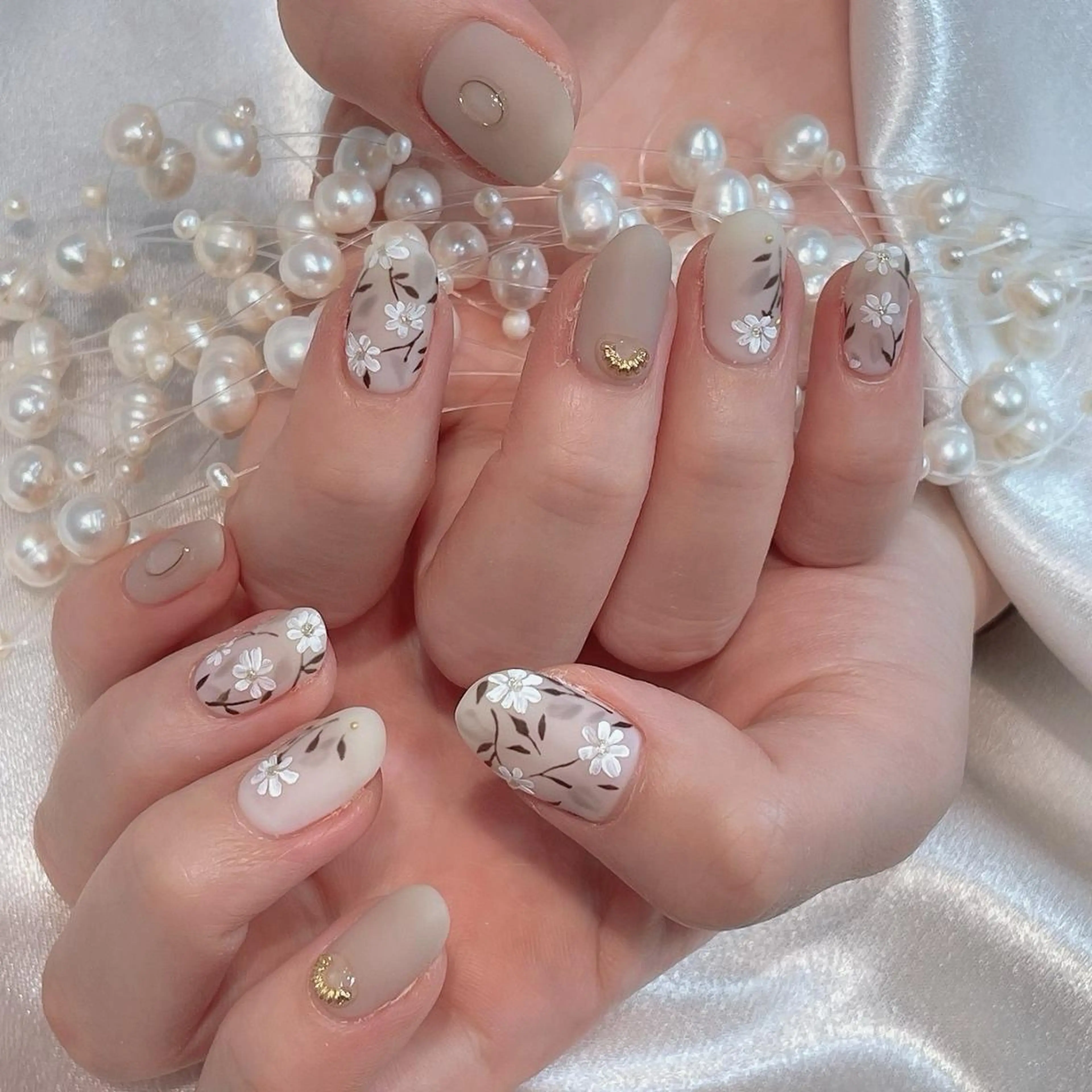 ネイル RAFFINE 月🦋🩵のネイルデザイン