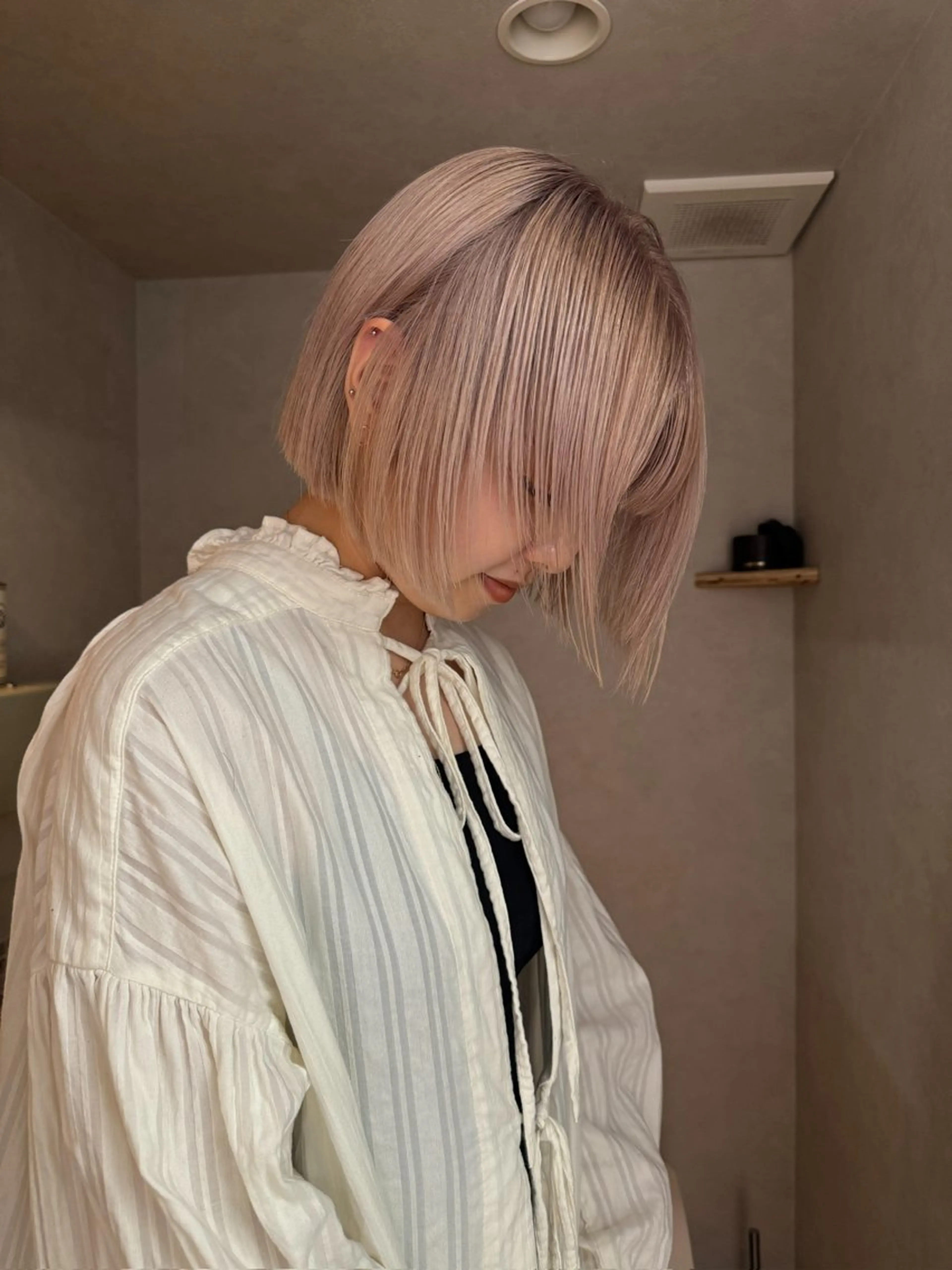 ショート カラー カット ヘアカラー 顔周りレイヤー/韓国 ブリーチminamiのヘアスタイル