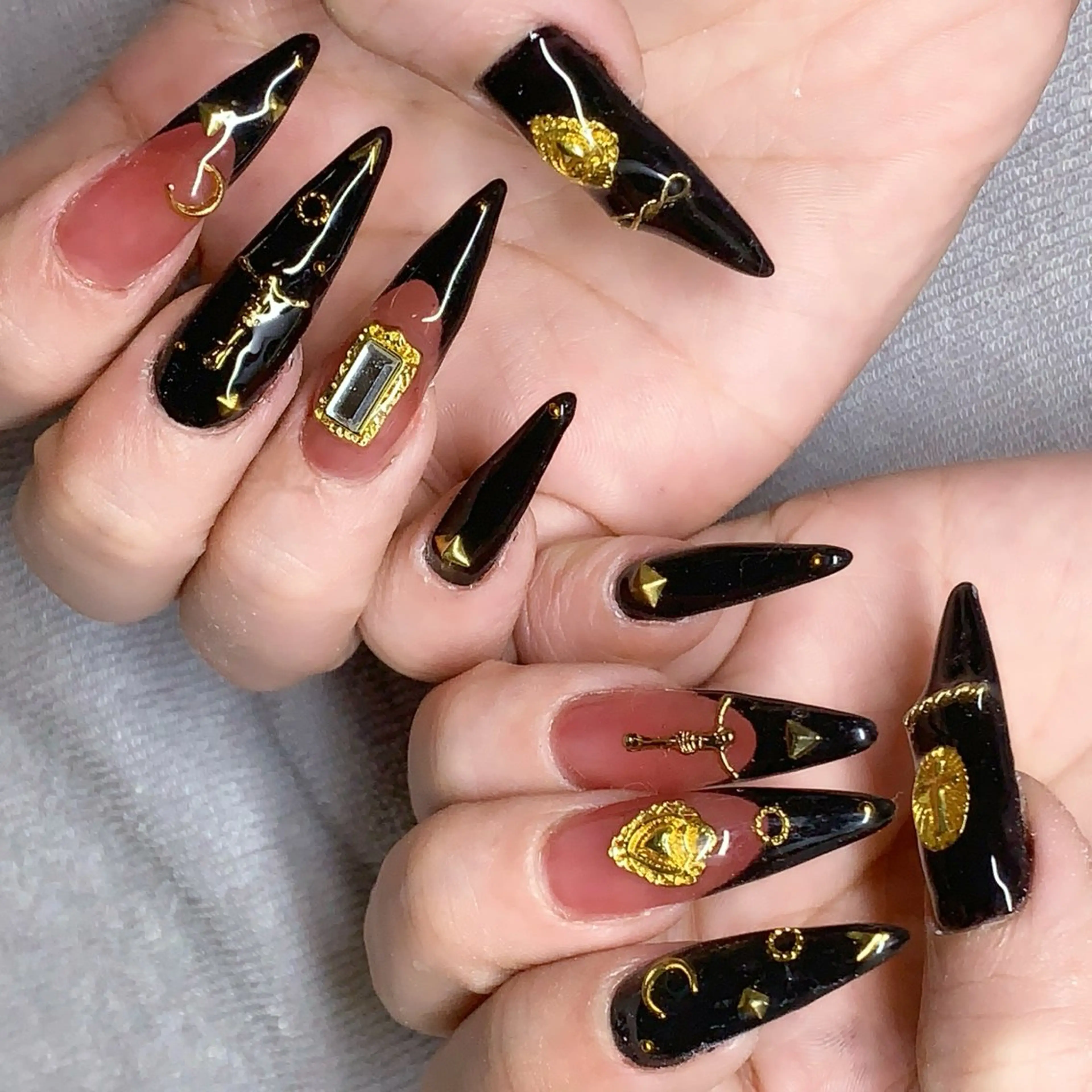 ⚜️長さ出し10本+デザイン⚜️の写真