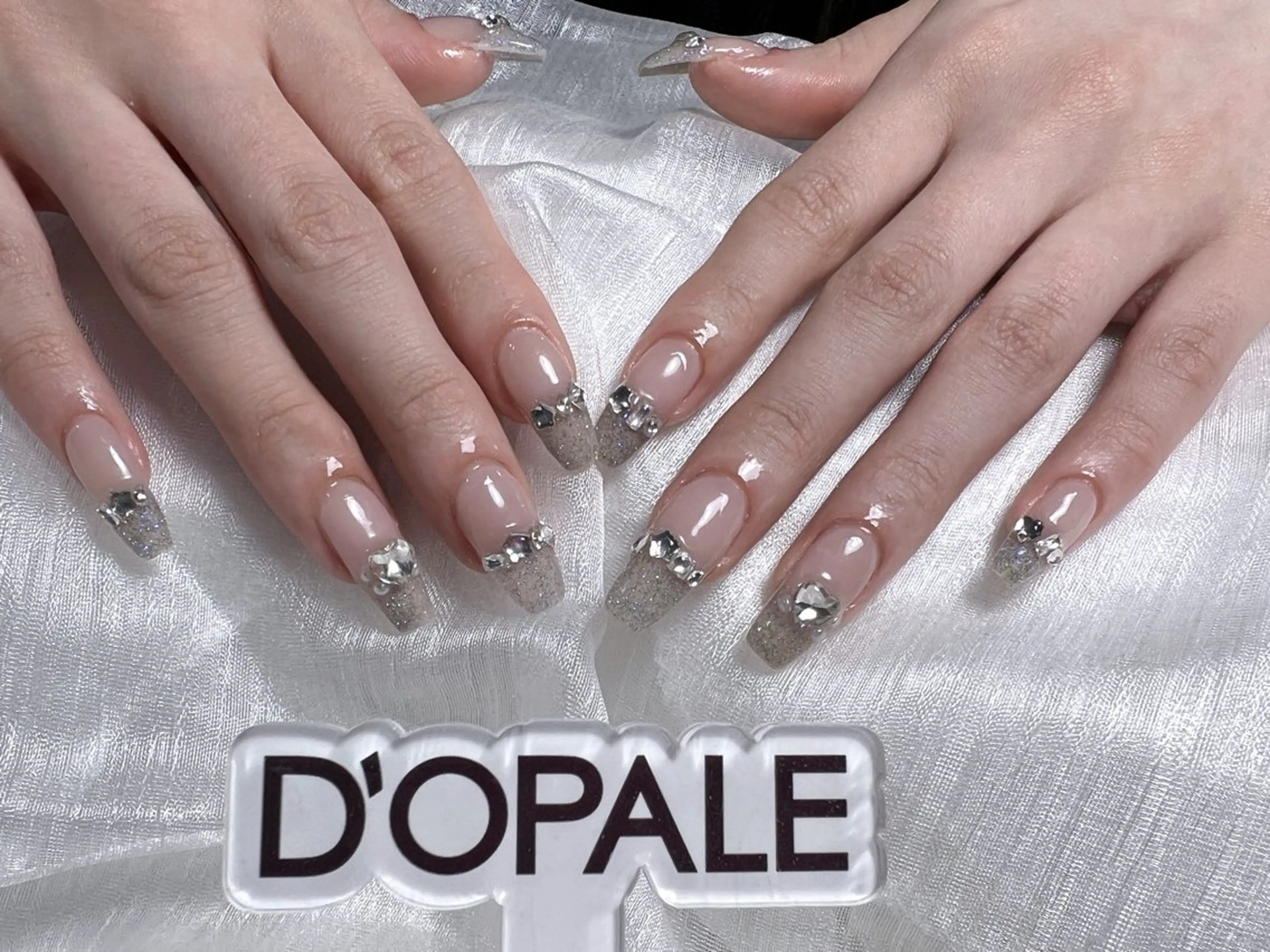 ネイル ジェルネイル グラデーション 韓国ネイル ミラーネイル 夏ネイル ハンドネイル D‘OPALEサロン所属・長さ出し専門店 上野kkのネイルデザイン