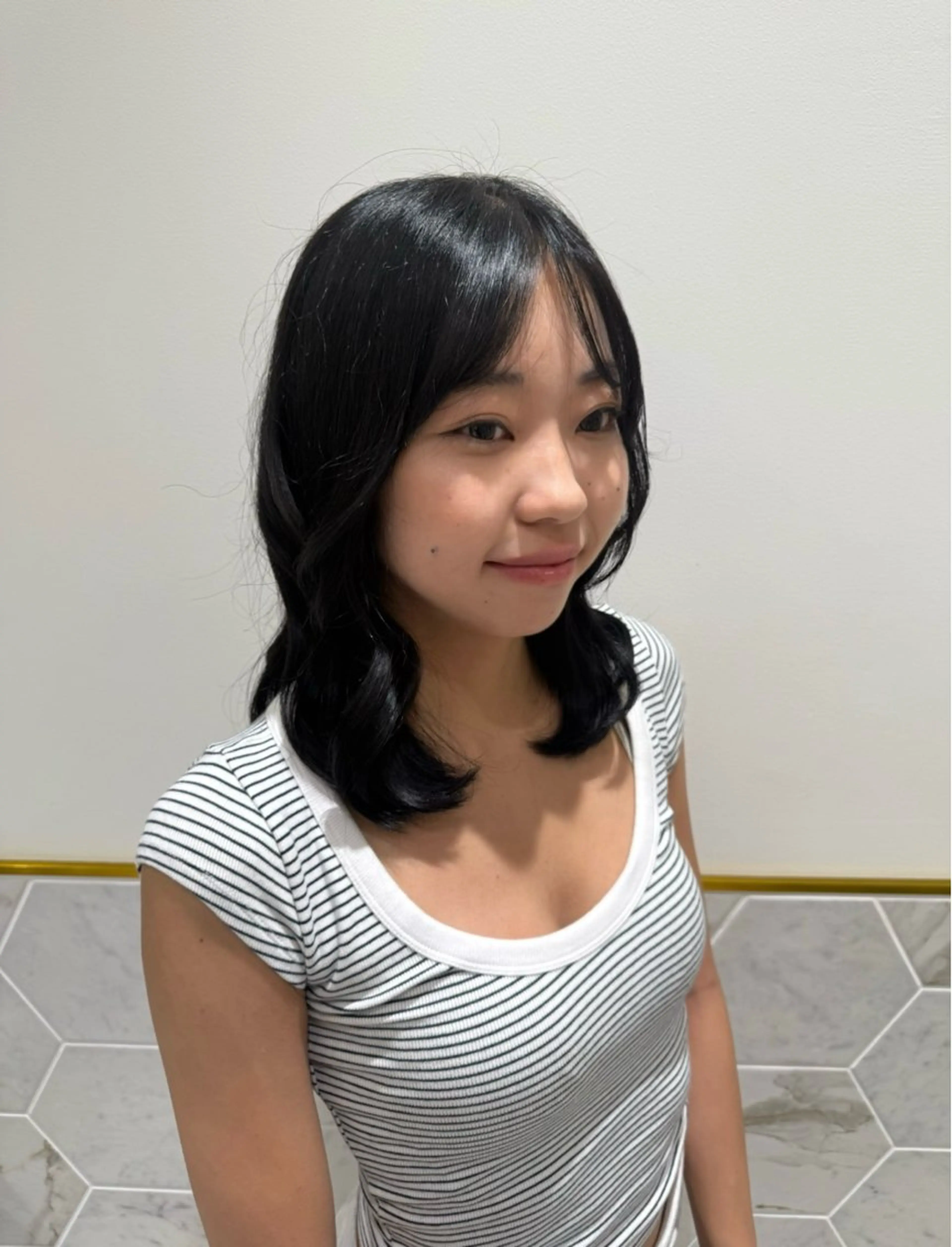 ミディアム カラー 𝐘𝐮𝐢 🤍 costesのヘアスタイル