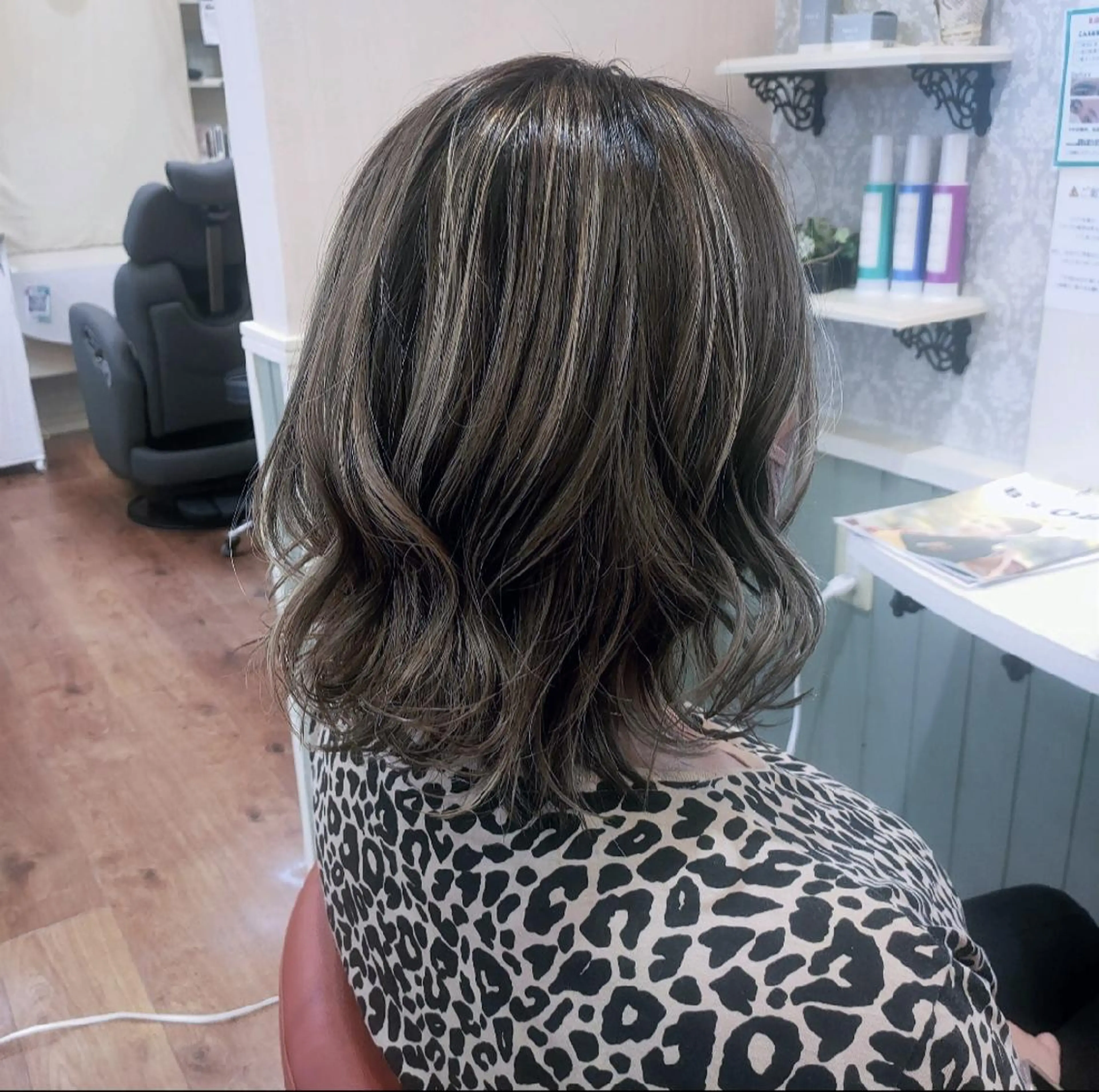 カラー グレージュ ハイライトカラー R hair🧡 伊藤美和🤎のヘアスタイル