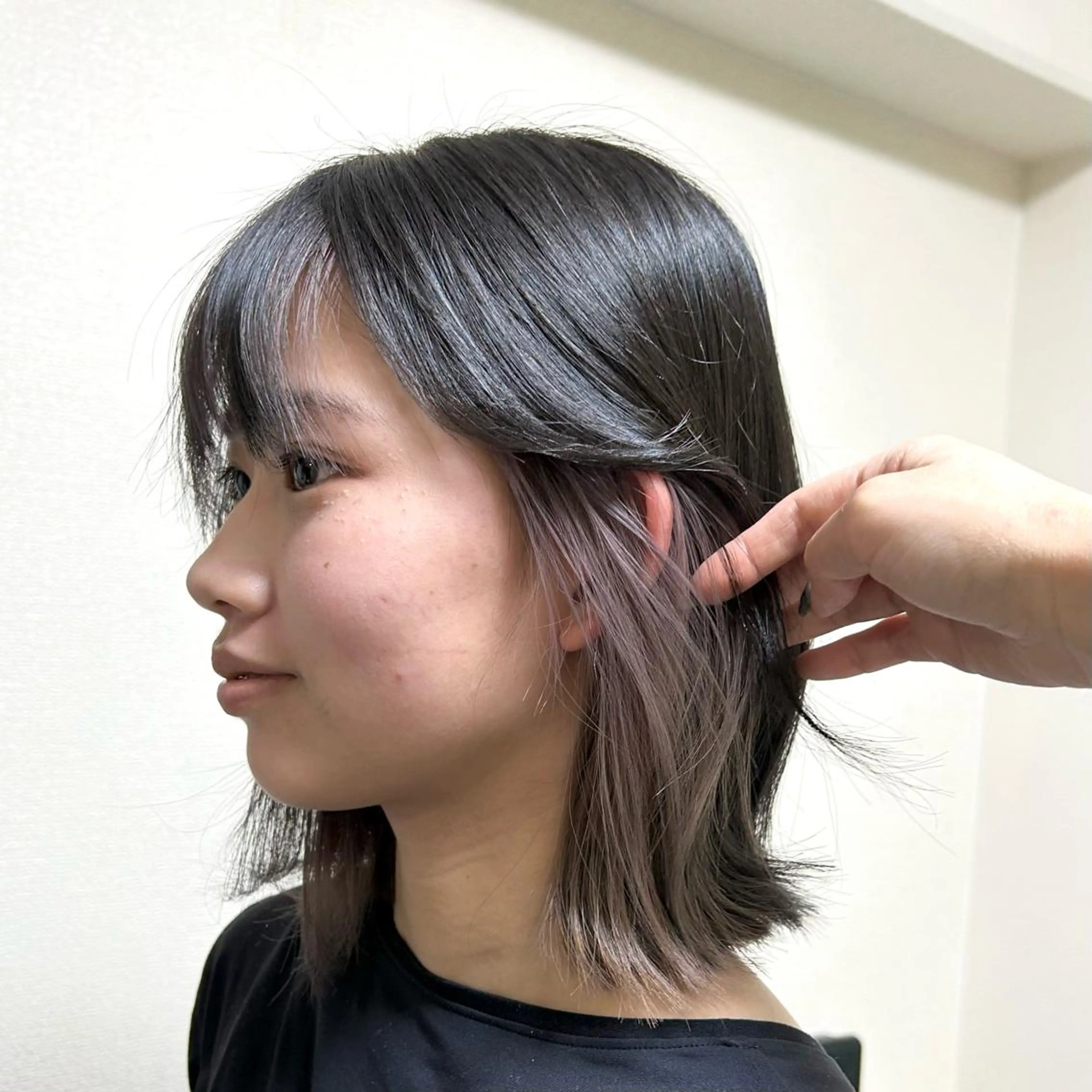 カラー ベージュカラー ラベンダーカラー 横山 実世のヘアスタイル