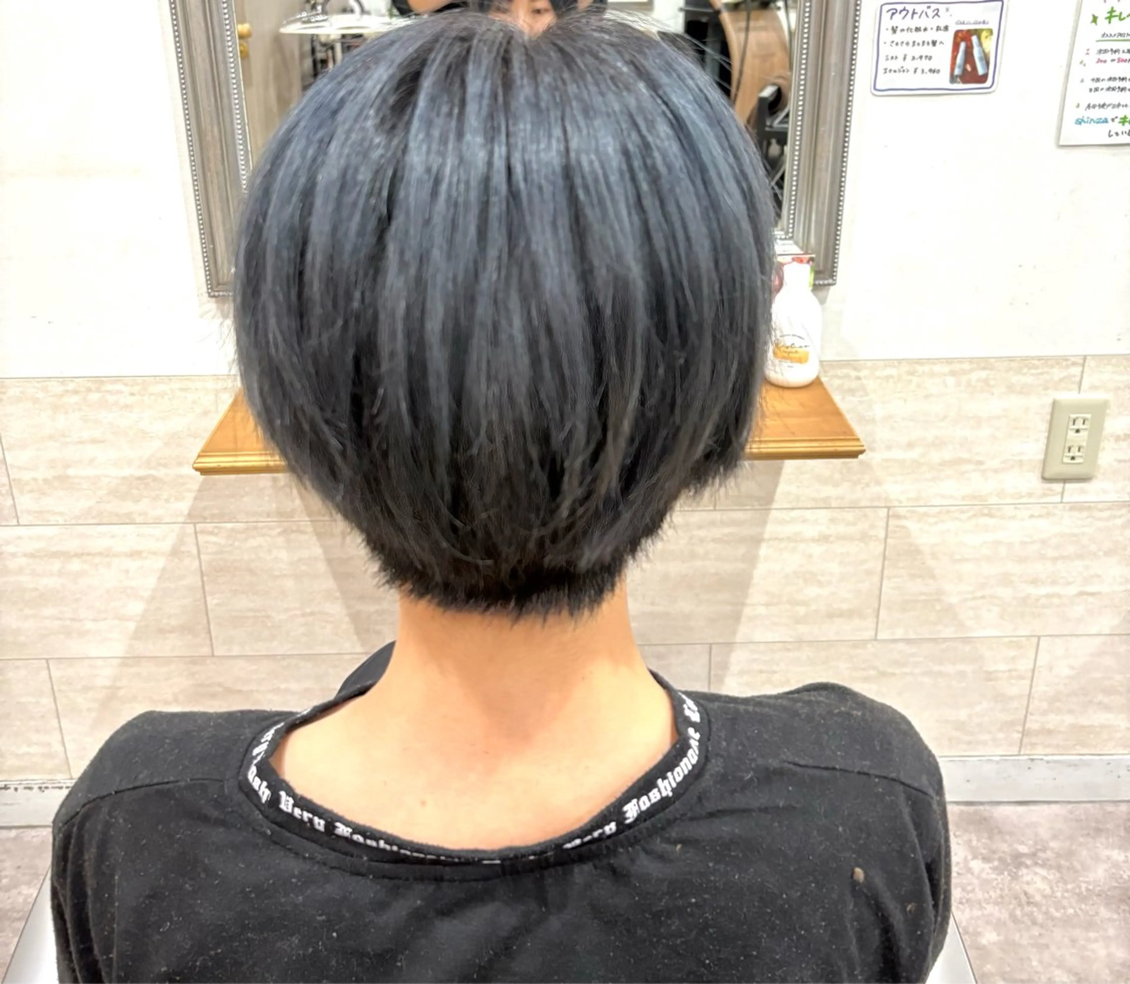ショート カラー ヘアカラー 堀川 希歩のヘアスタイル