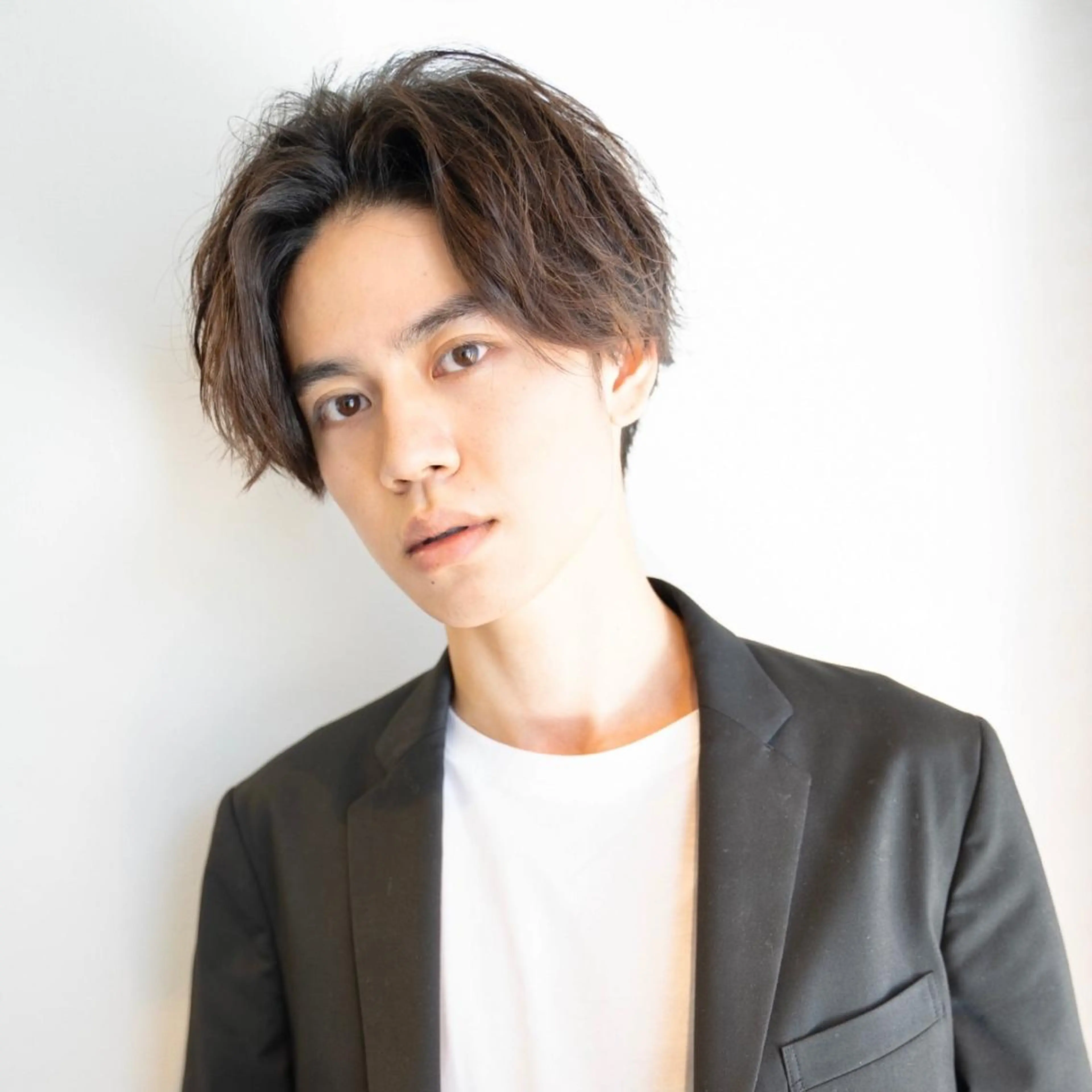 ショート パーマ メンズ センターパート メンズパーマ カット パーマ メンズ特化美容師/ 藤戸 椋のヘアスタイル