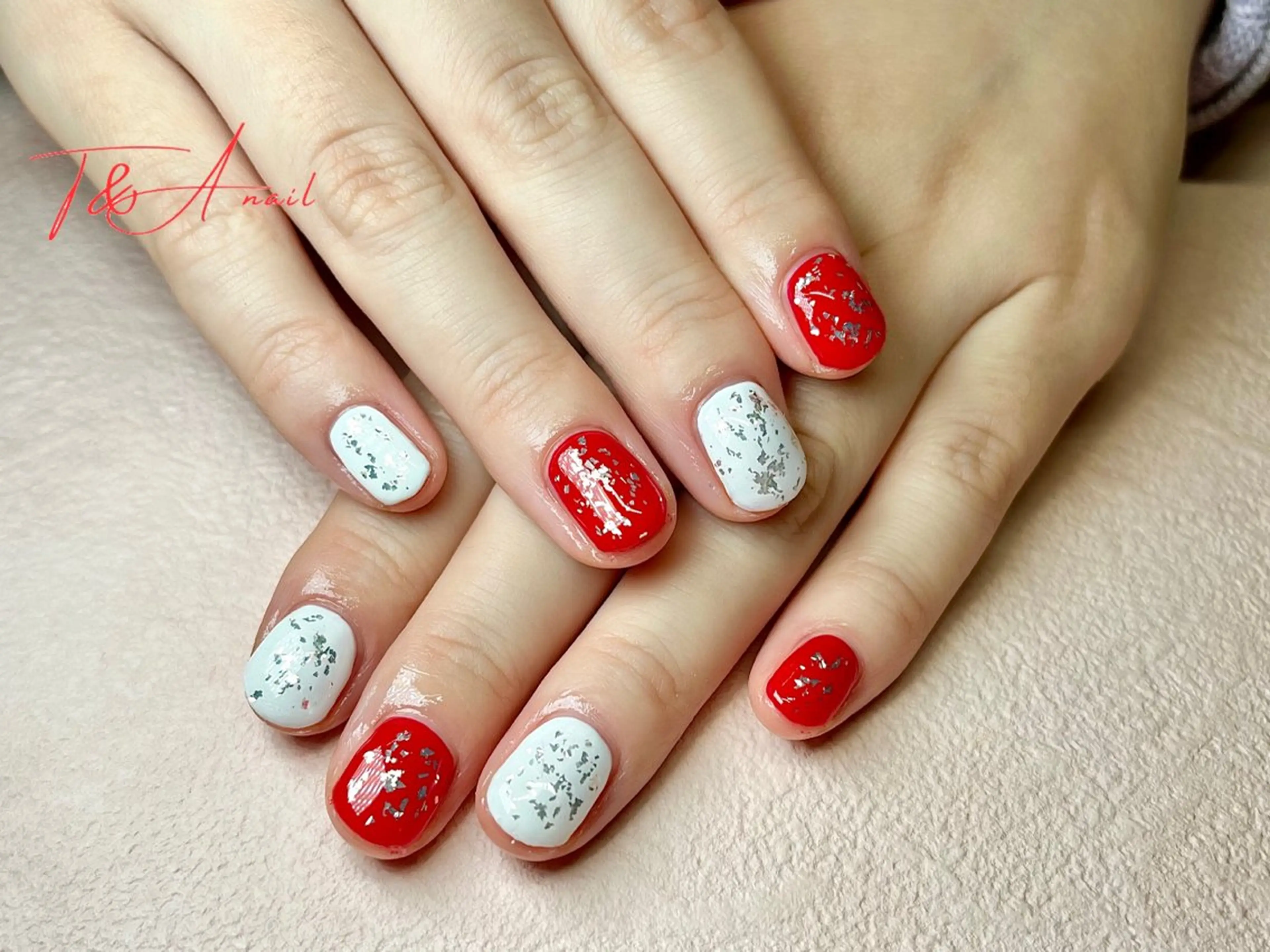 ネイル ジェルネイル ワンカラーネイル 赤色 スカルプネイル ショートネイル ハンドネイル T&A nailのネイルデザイン
