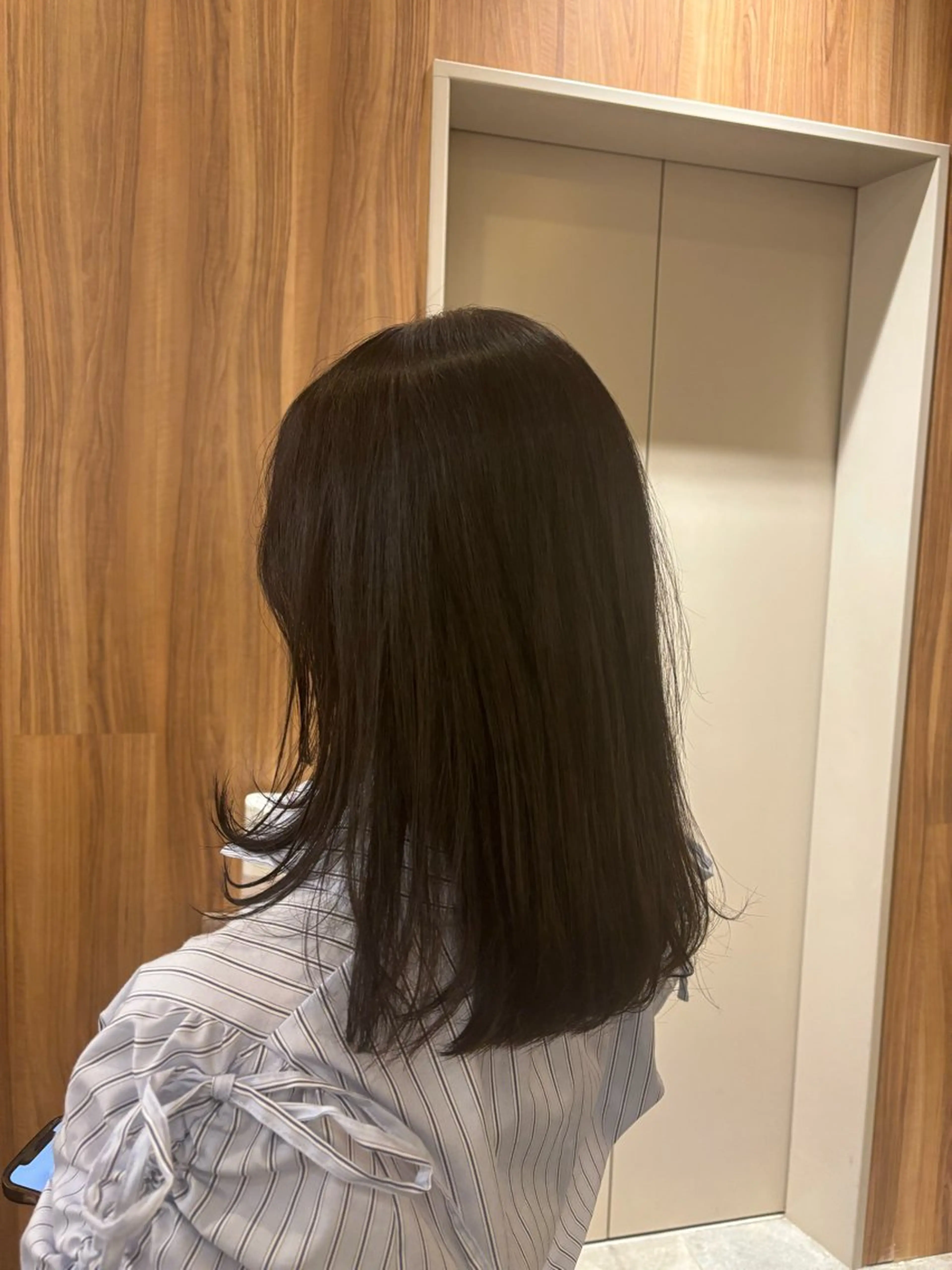 セミロング カラー 石川 幸呼のヘアスタイル