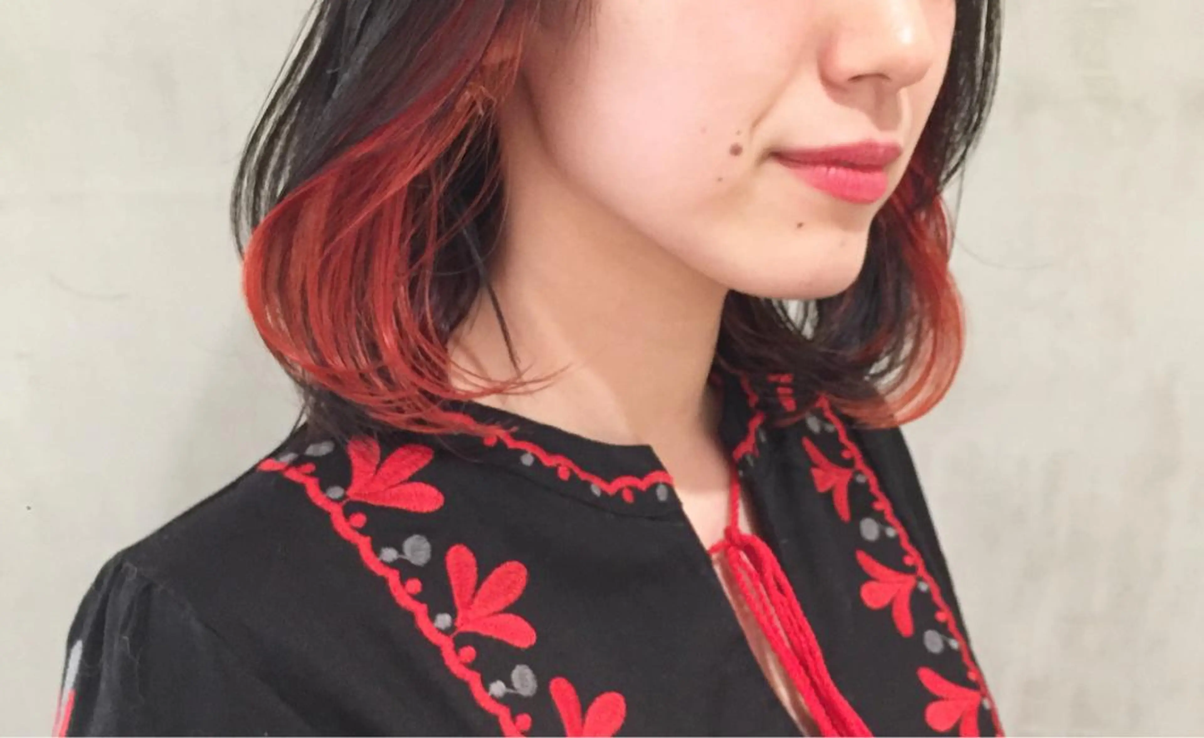 ショート カラー 黒髪 レッドカラー 大西 直人のヘアスタイル