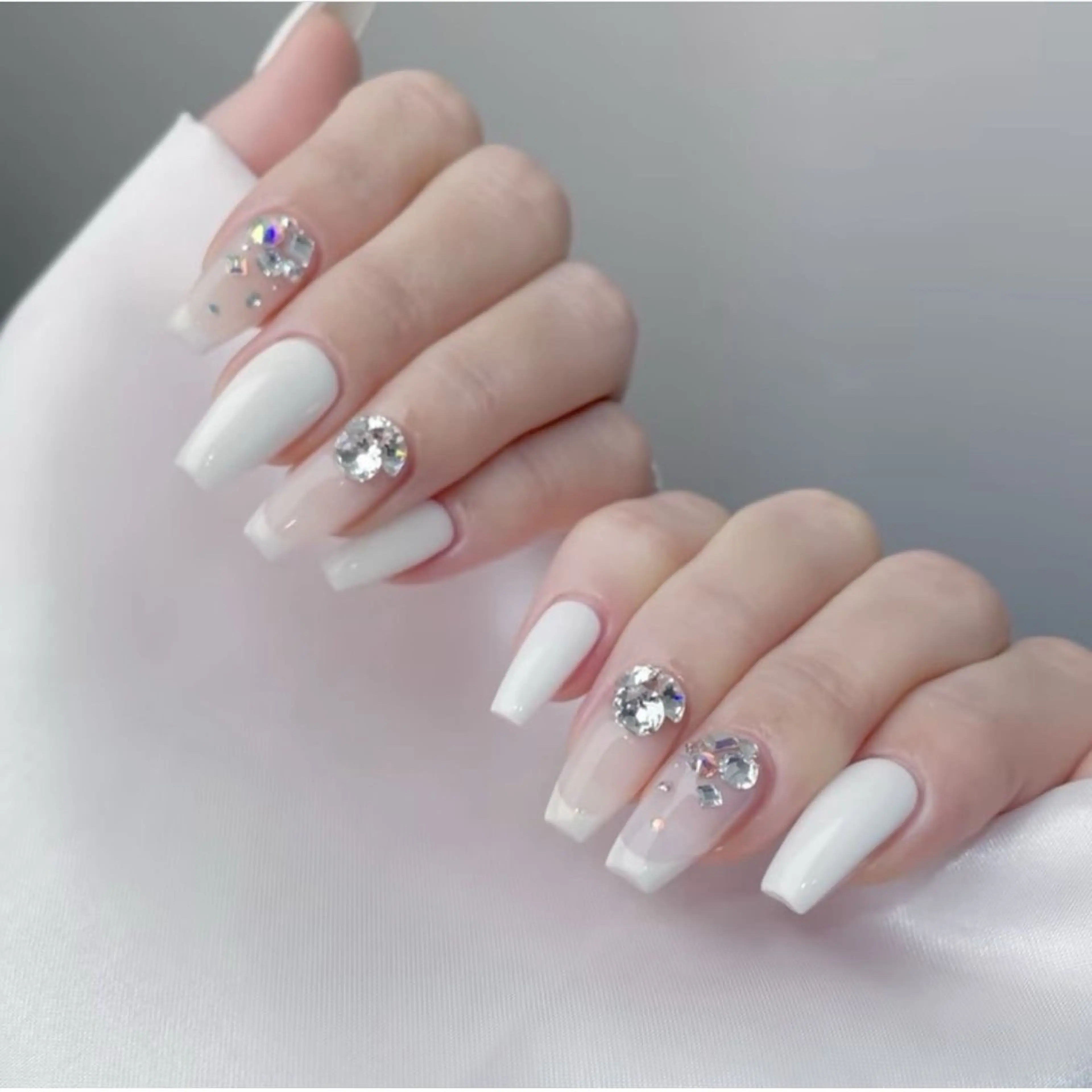 ネイル アートネイル グラデーション キラキラネイル ニュアンスネイル オフィスネイル Jenn Nail Salonのネイルデザイン