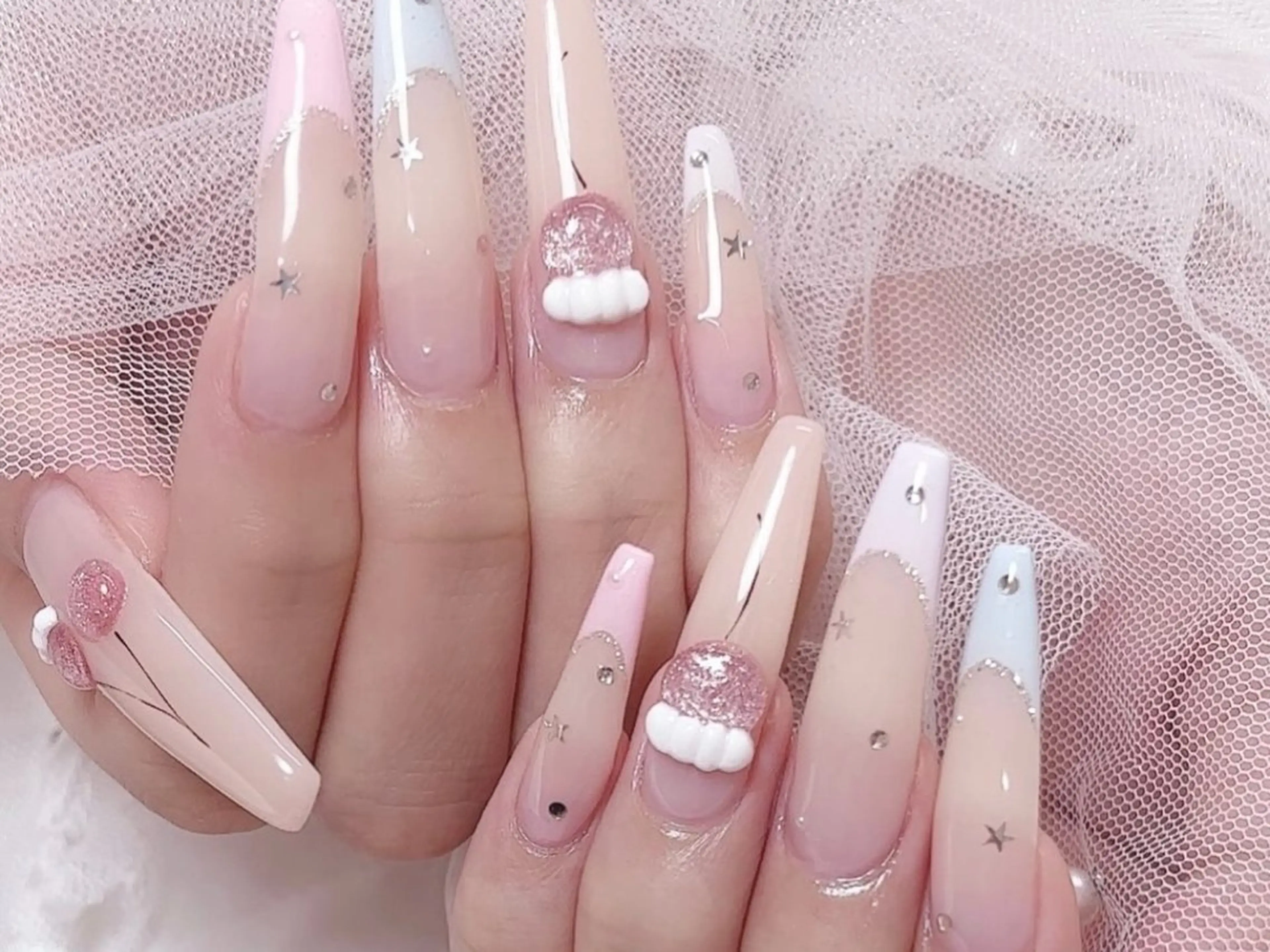 メンズ ネイル アートネイル フレンチネイル ジェルネイル キラキラネイル パラジェル Bloom スカルプ専門店のネイルデザイン