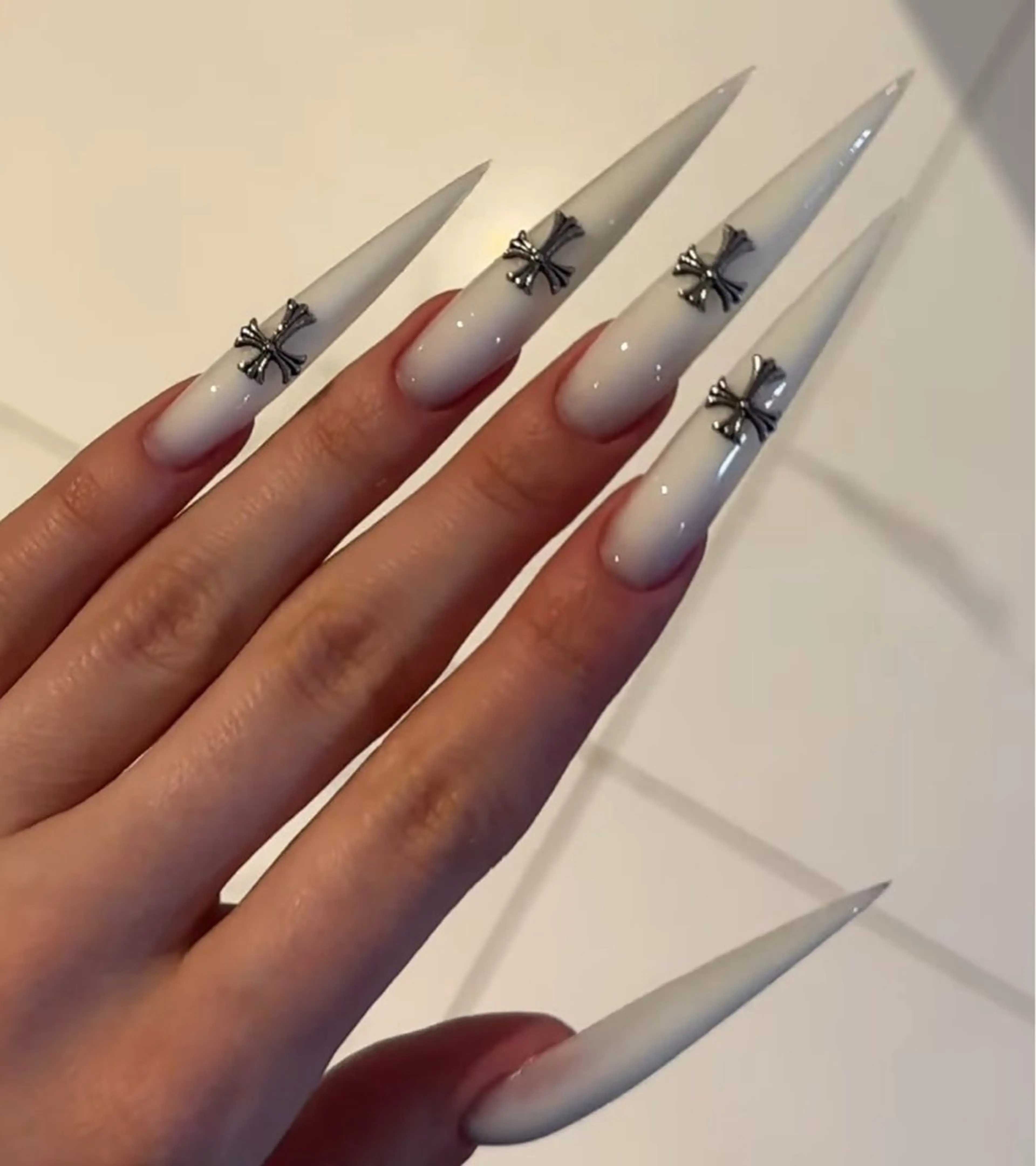 ネイル チークネイル ドット フレンチネイル グラデーション ハート ハンドネイル Julli NailStudioのネイルデザイン
