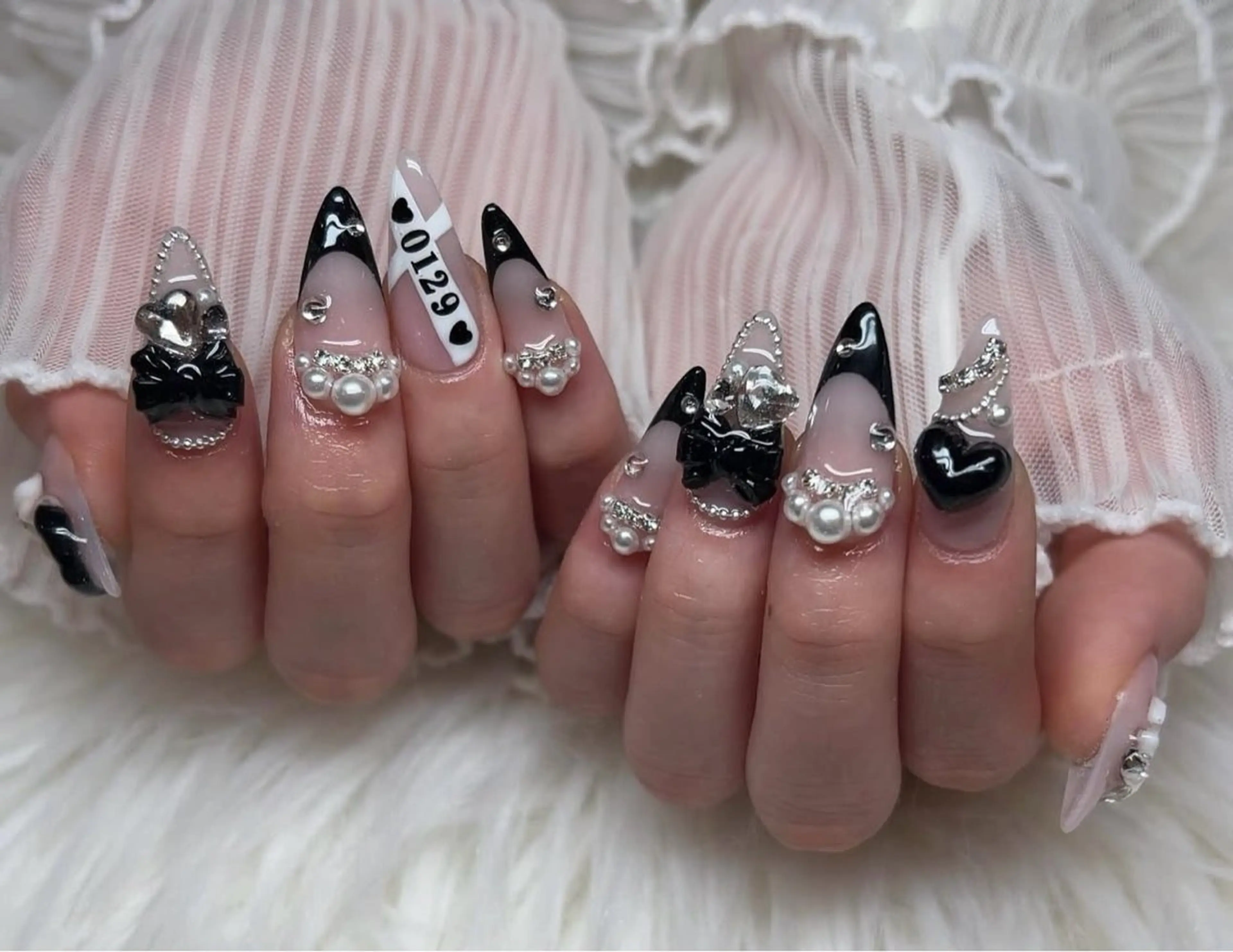 ネイル グラデーション キラキラネイル ワンカラーネイル 冬ネイル Jenn Nail Salonのネイルデザイン
