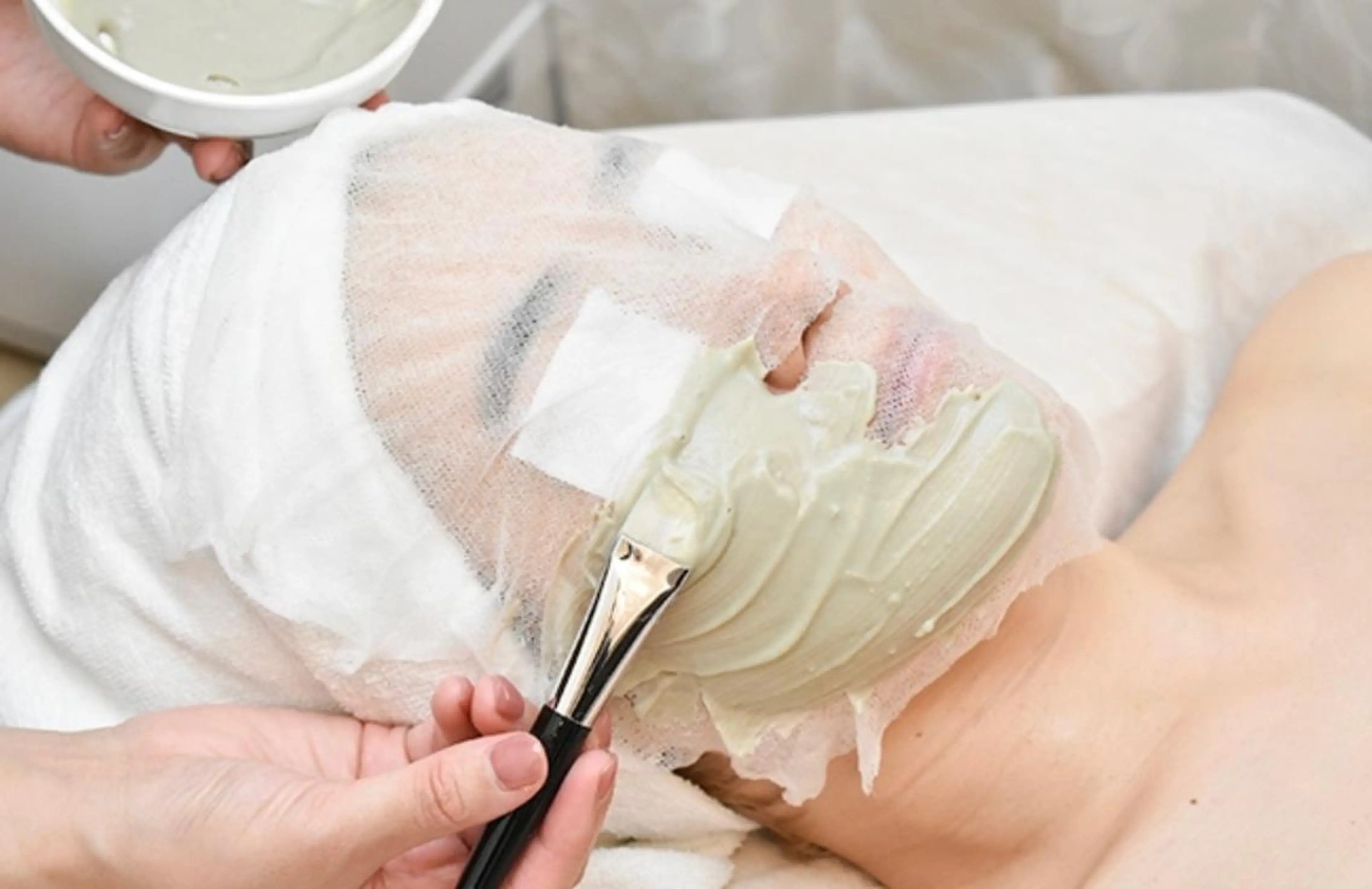 【ビタミンミネラル補給🍋】海藻パックで美白、毛穴の汚れ撃退‼️ ベットでフェイシャルマッサージ💆‍♀️の写真