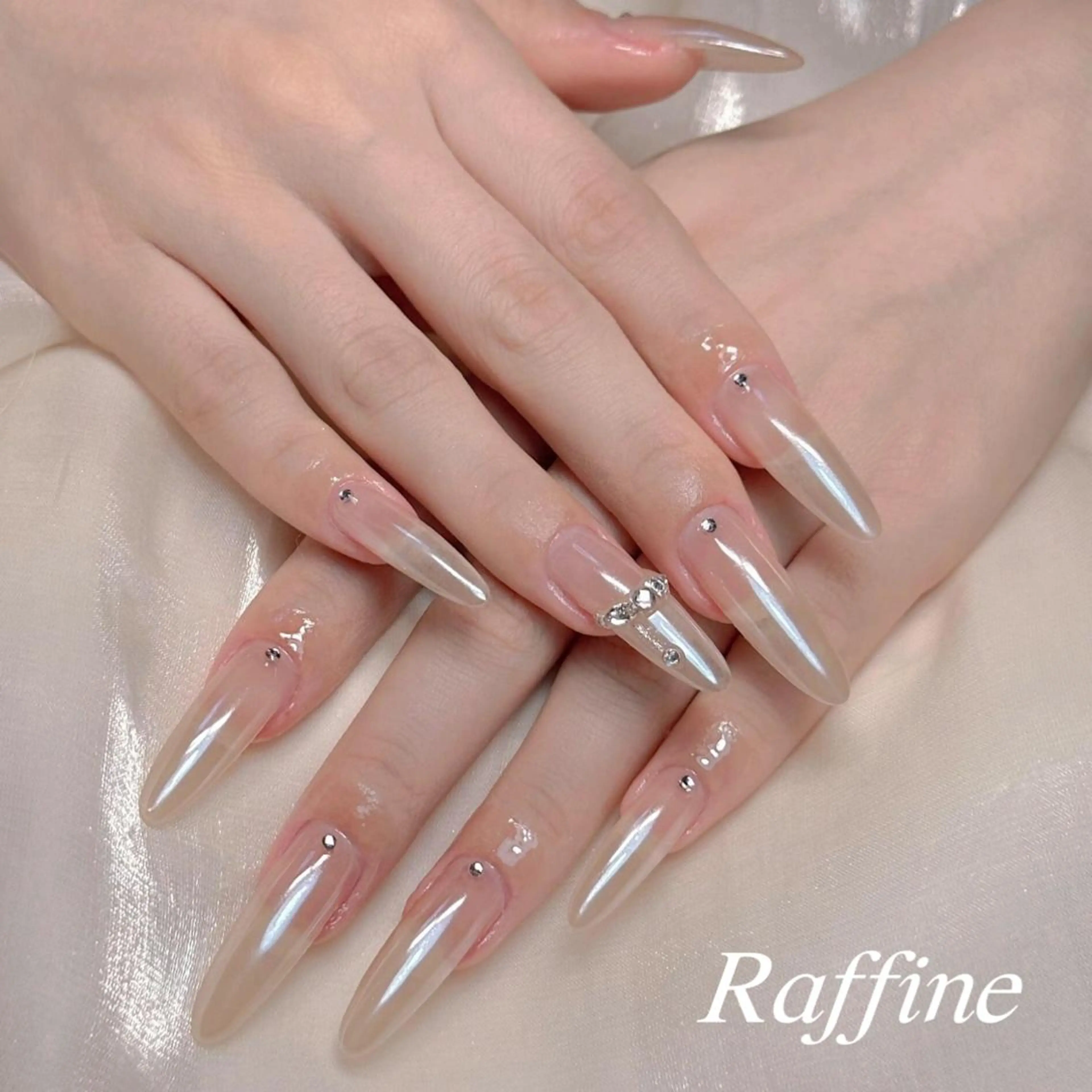 ネイル ハンドネイル RAFFINE haru🦋🩵のネイルデザイン