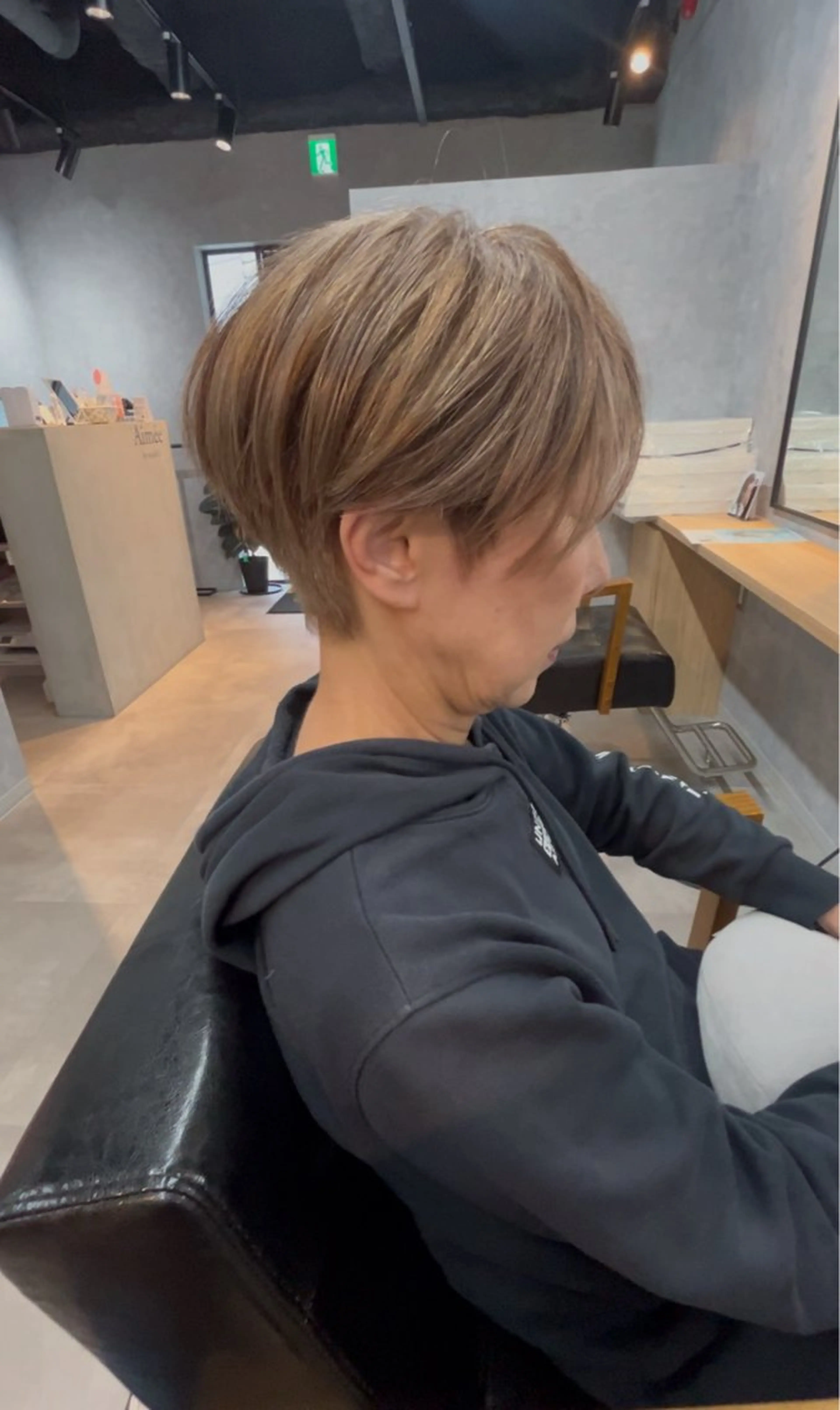 ショート ハンサムショート ハイライト ショートヘア カット ヘアカラー 小山洋次/阪急茨木/ 透明感カラーショートのヘアスタイル