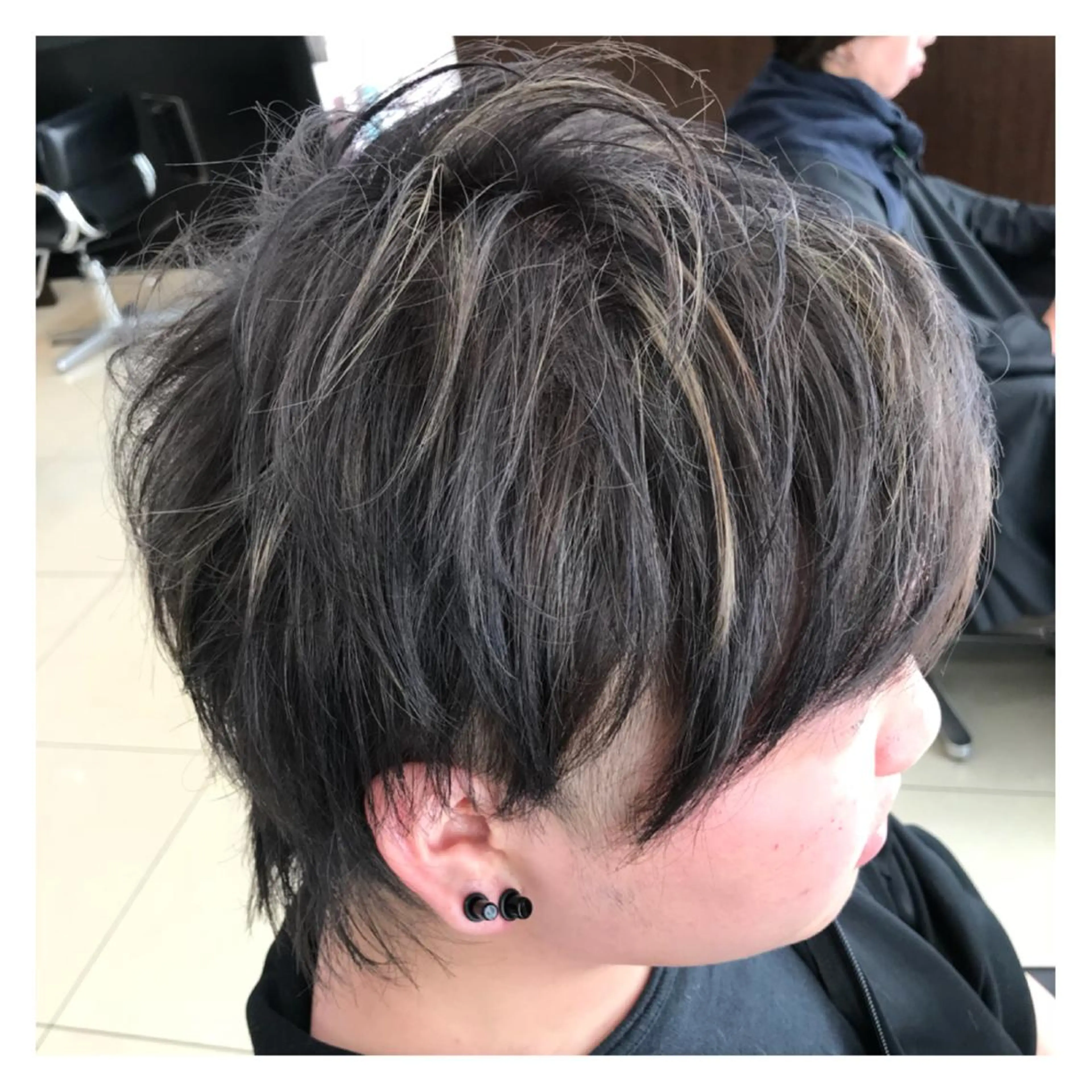 ショート カラー ブリーチ ハイライトカラー ハイライト 大久保 隆蔵のヘアスタイル